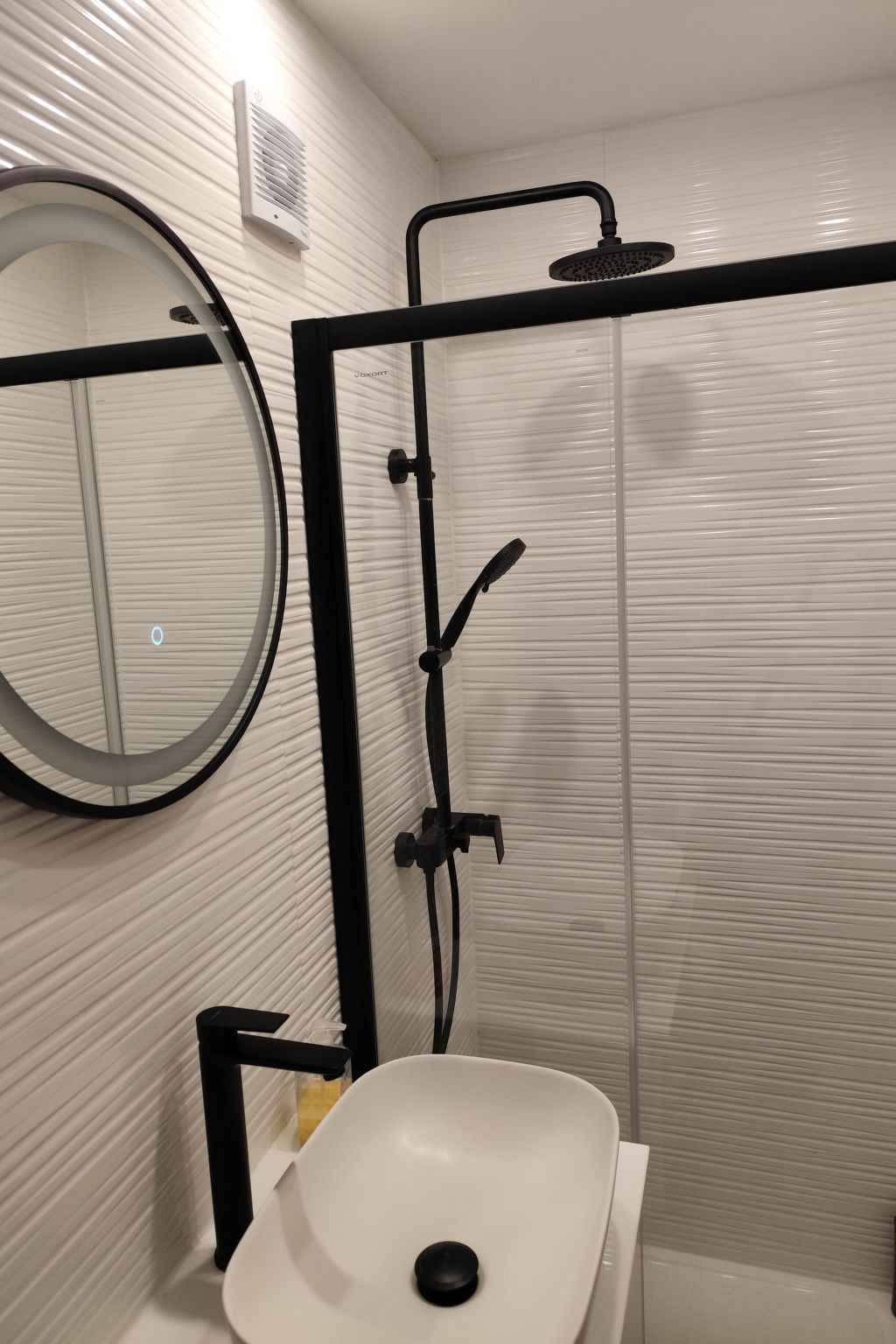 "Valentino" mit Blick auf das Wasser-Binnen