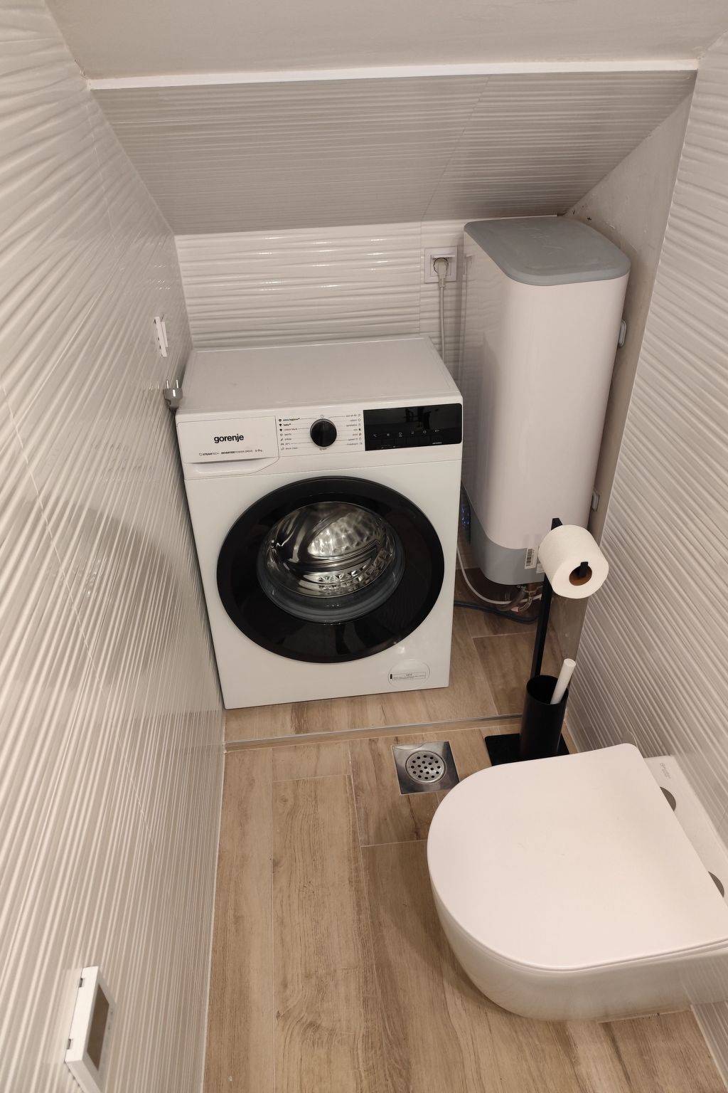 "Valentino" mit Blick auf das Wasser-Binnen