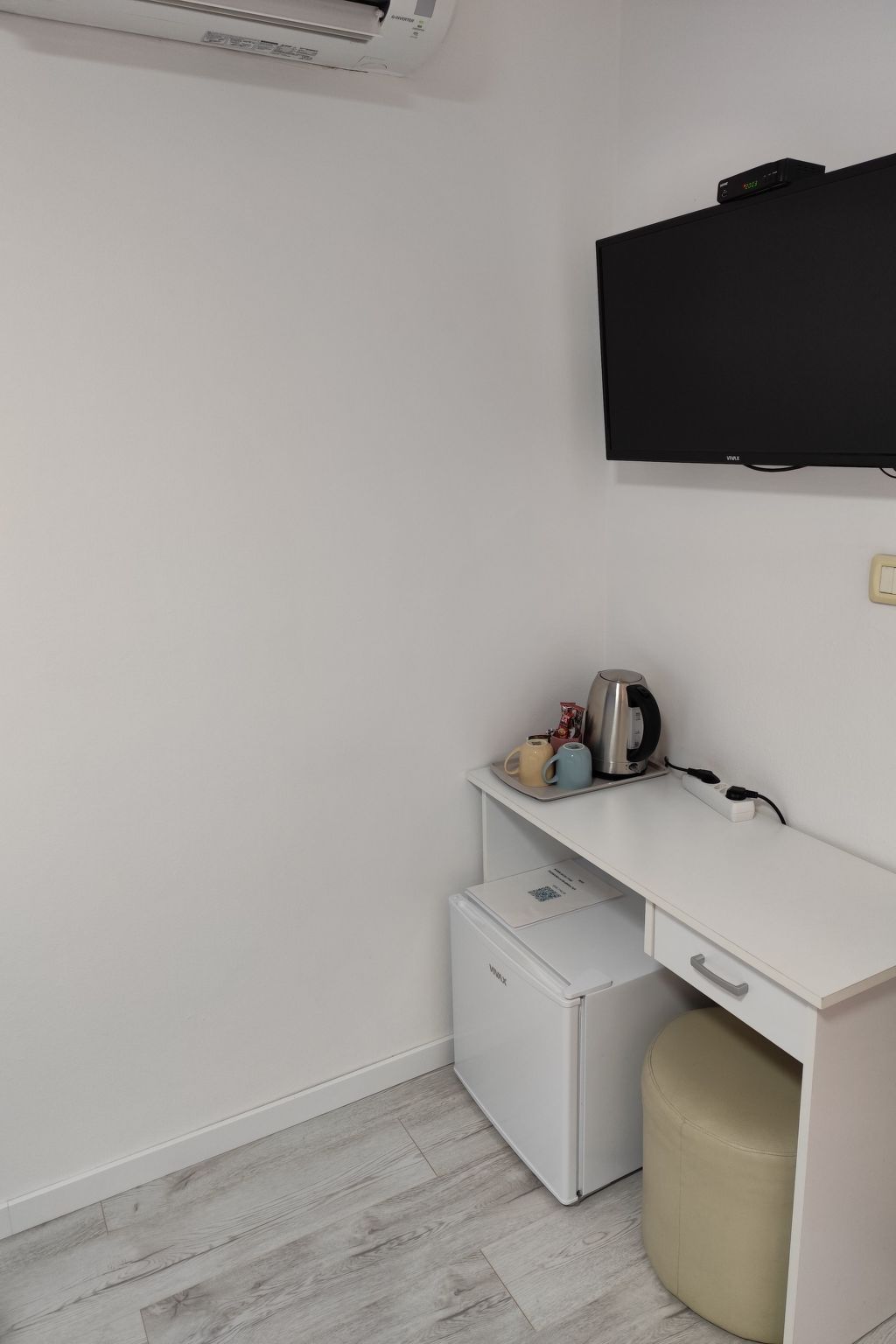 "Valentino" mit Blick auf das Wasser-Binnen