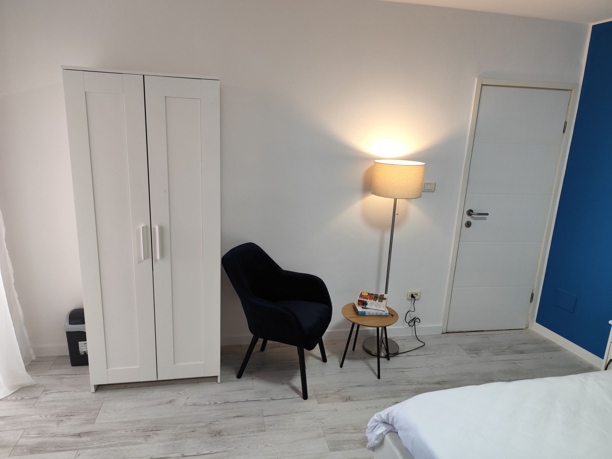 "Valentino" mit Blick auf das Wasser-Binnen