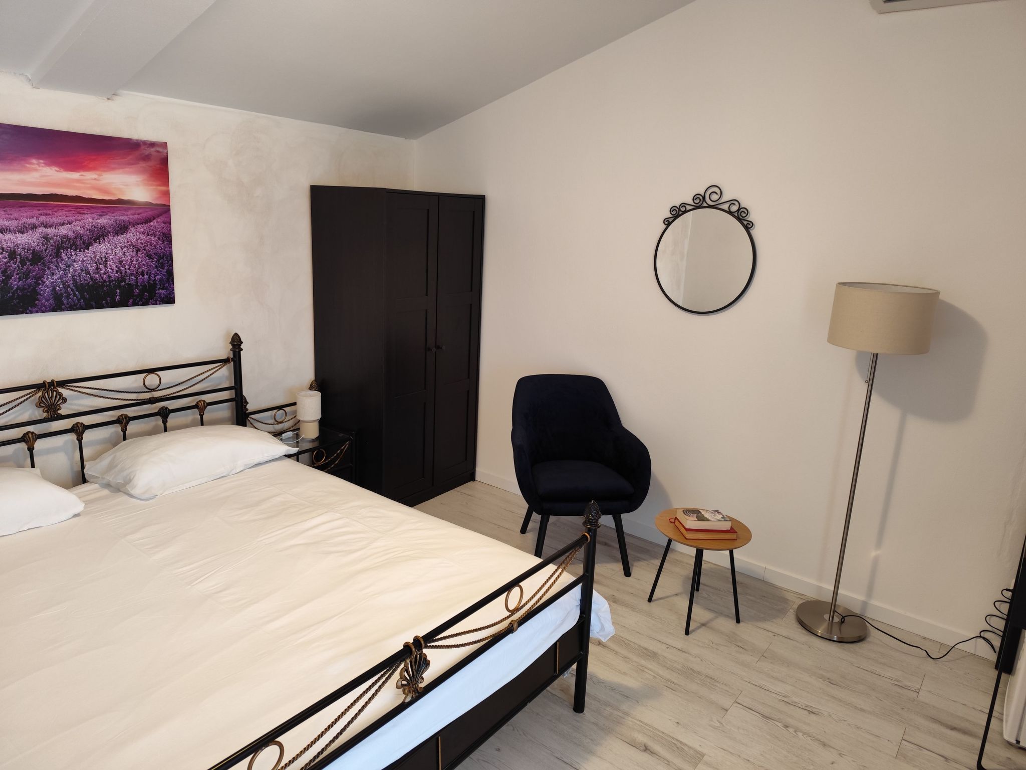 "Valentino" mit Blick auf das Wasser-Binnen