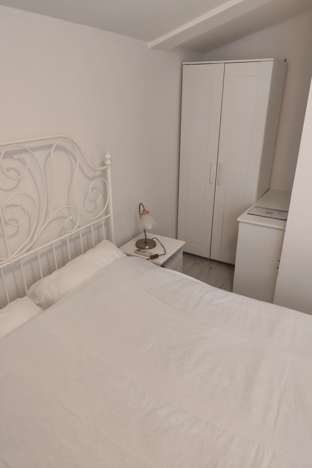 "Valentino" mit Blick auf das Wasser-Binnen