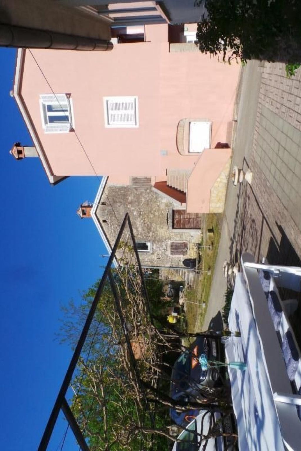 "Valentino" mit Blick auf das Wasser-Binnen