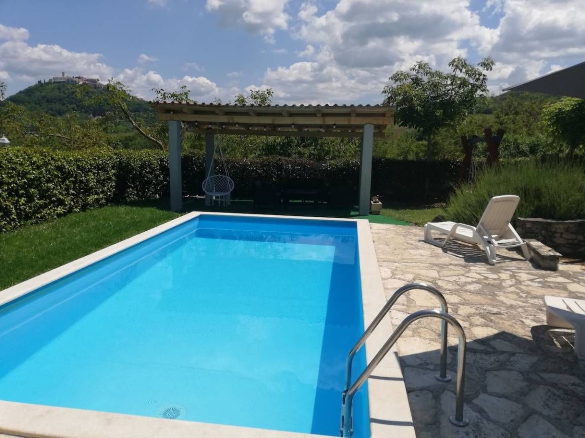 "Valentino" mit Blick auf das Wasser-Binnen