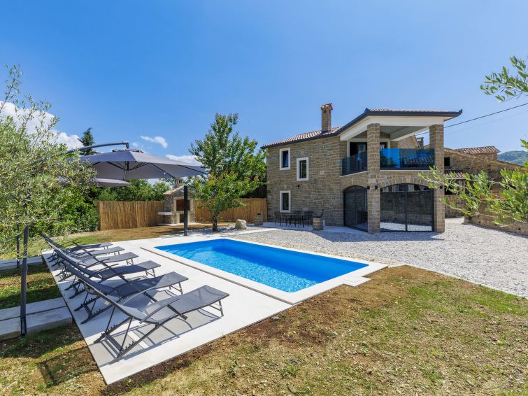 4-Zimmer-Villa 100 m2 auf 2 Stockwerken. Modern und geschmackvoll eingerichtet: Wohn-/Esszimmer mit Sat-TV und Klimaanlage. Ausgang zum Schwimmbad. Offene Küche (Backofen, Geschirrspüler, 4 Induktio..