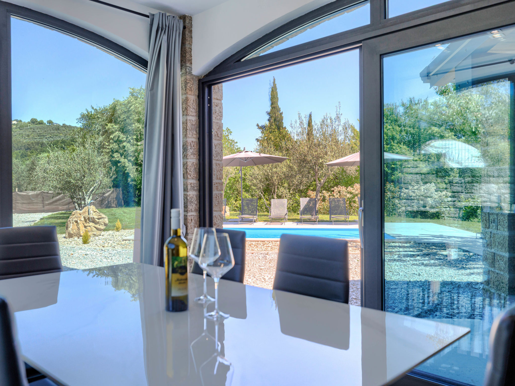 Villa Solaria – Cuisine et coin repas, photo 9 sur 55