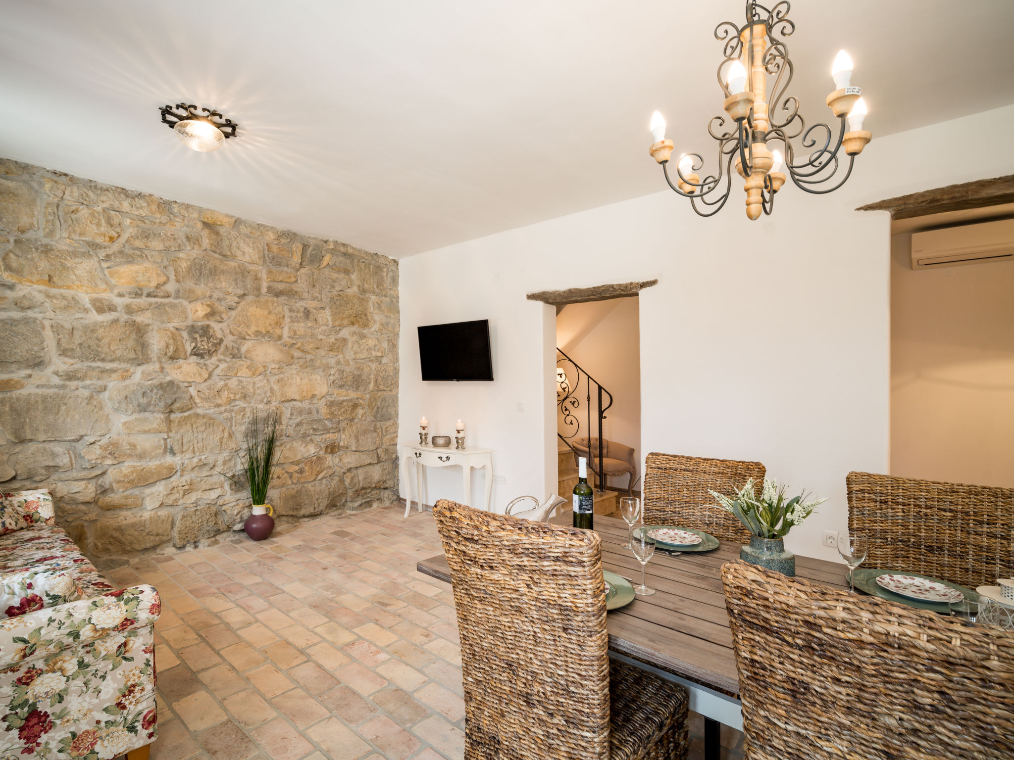 Maison Lapis – Cuisine et coin repas, photo 10 sur 38