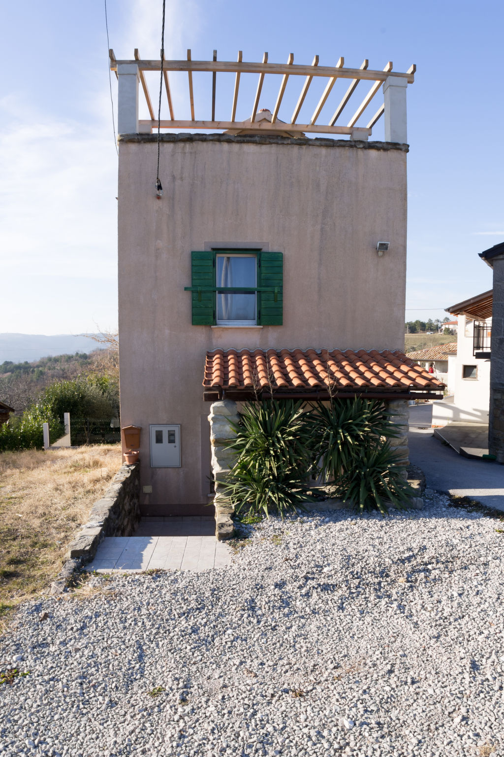 <P>Eingebettet zwischen den ruhigen Olivenbäumen und malerischen Weinbergen von Sveti Donat in der Nähe von Buzet bietet dieses charmante, traditionelle Haus einen authentischen und ruhigen Rückzug..