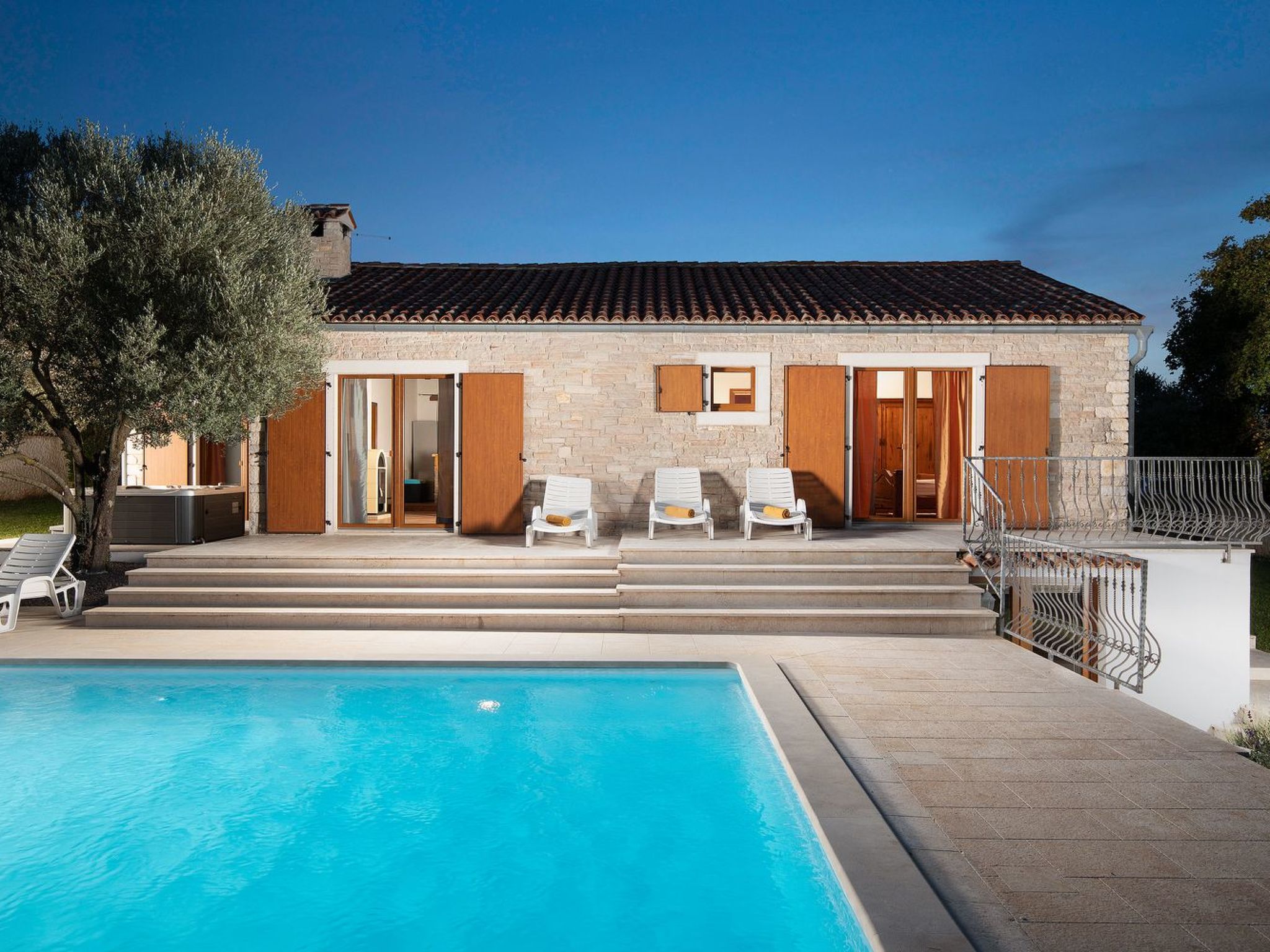 Haus in Bertoši mit privatem Pool-Drinnen