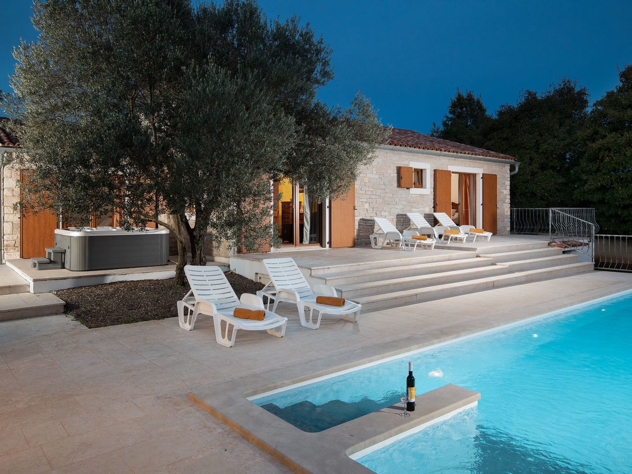 Haus in Bertoši mit privatem Pool-Drinnen