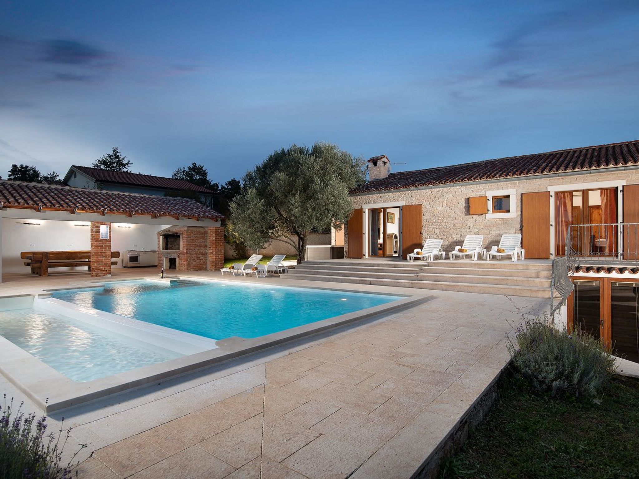 Haus in Bertoši mit privatem Pool-Drinnen