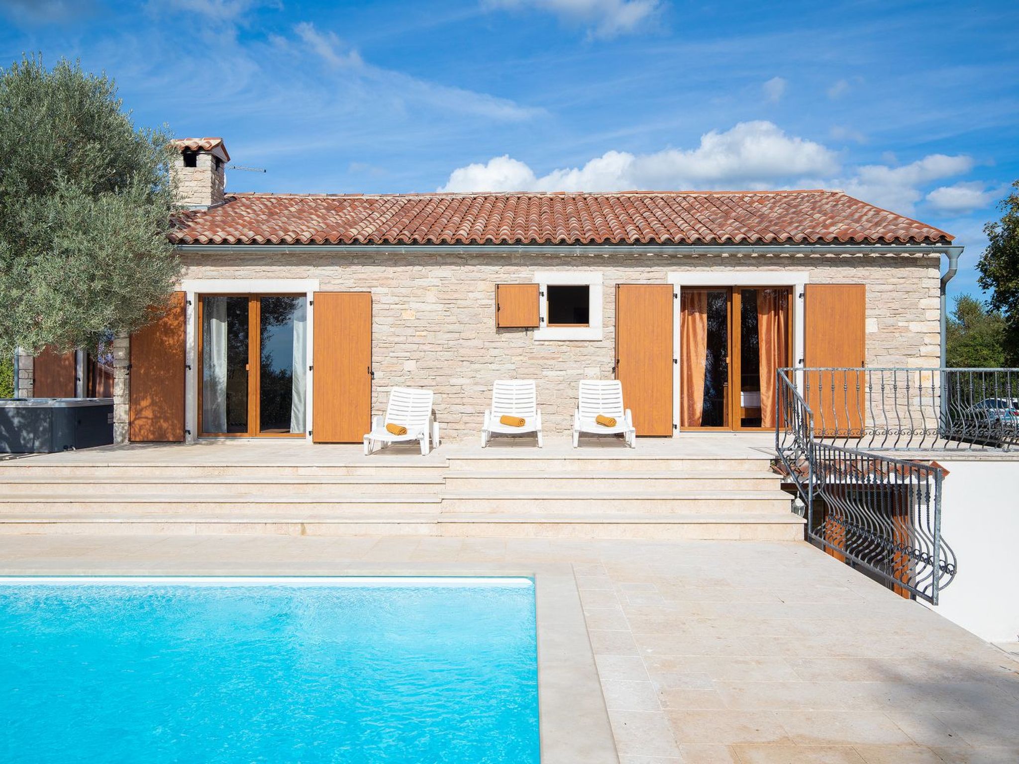 Haus in Bertoši mit privatem Pool-Drinnen