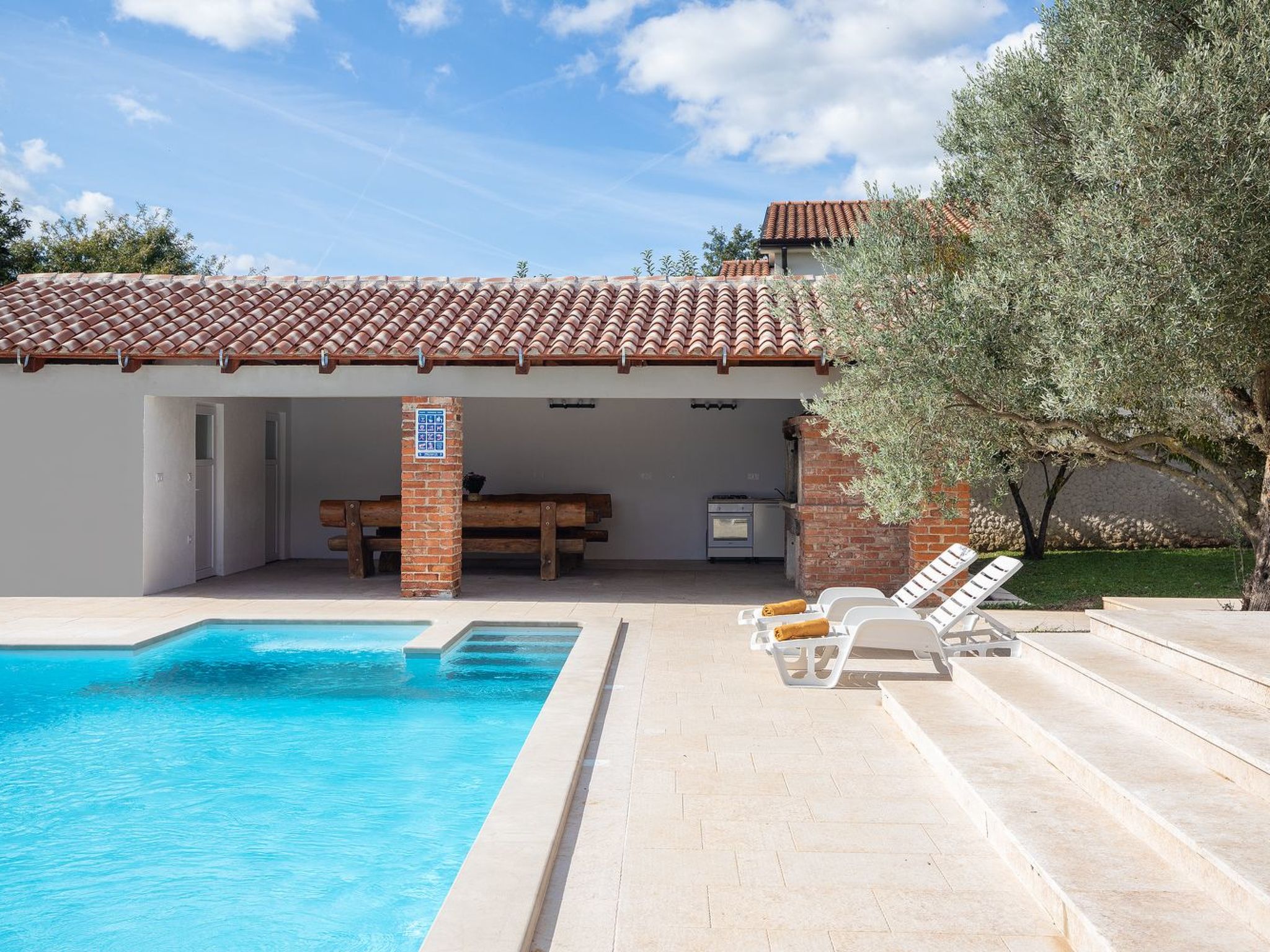 Haus in Bertoši mit privatem Pool-Drinnen