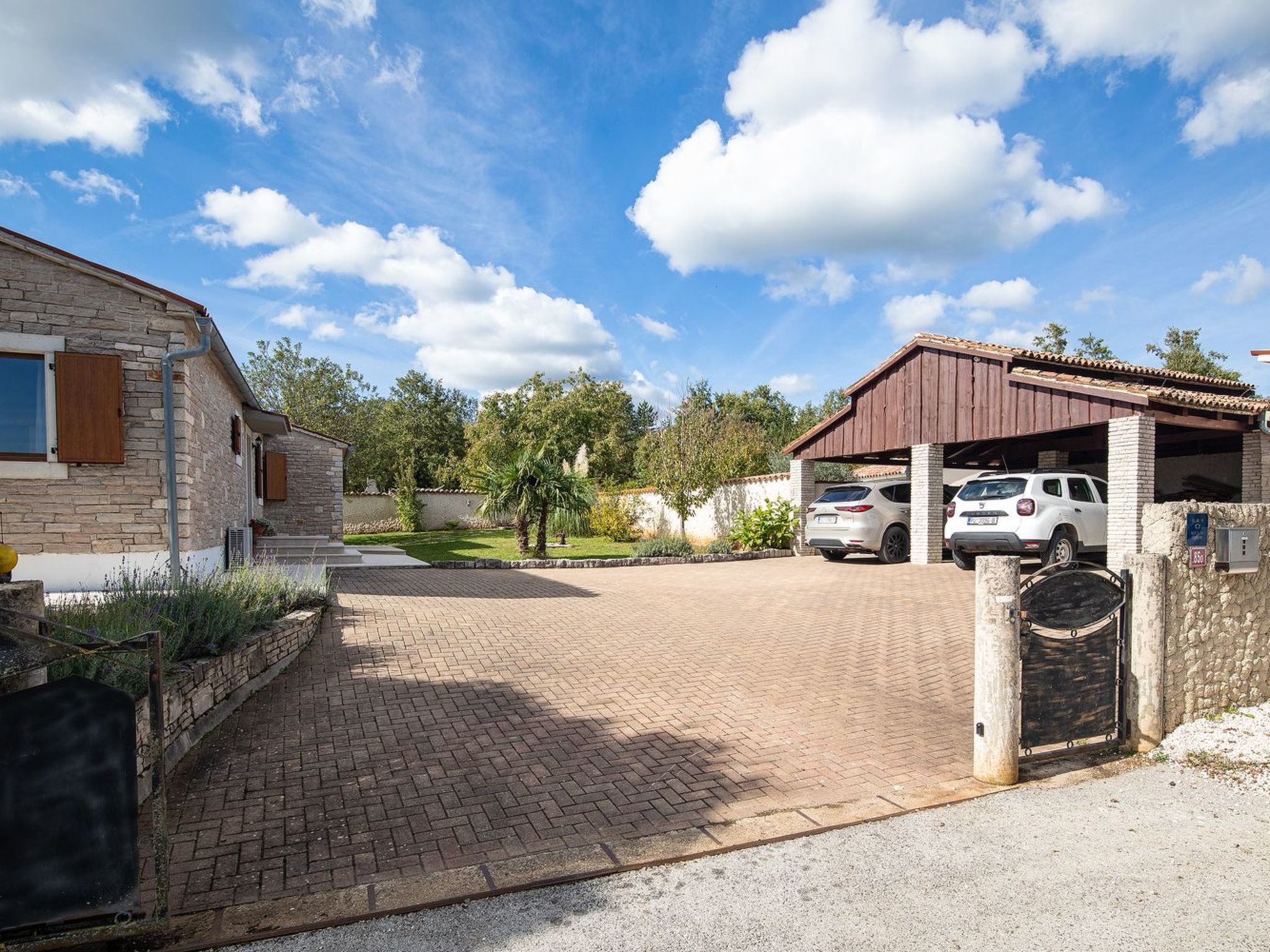 Haus in Bertoši mit privatem Pool-Drinnen