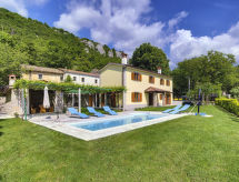 Villa Bella: authentiek Istrisch erf met privézwembad op 3000m² - thumbnail 1
