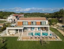 Casa Novita: Moderne vrijstaande villa met privézwembad en sauna bij Bazgalji - thumbnail 5