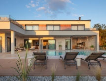 Casa Novita: Moderne vrijstaande villa met privézwembad en sauna bij Bazgalji - thumbnail 4