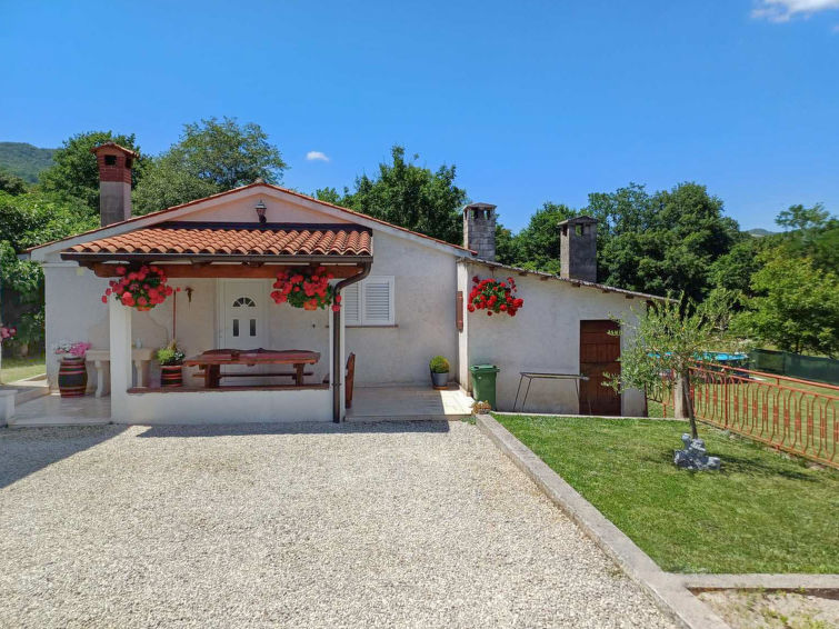 "Magdalena", huis 3-kamers 60 m2. Woon-/eetkamer met 1 2-pers divanbed (180 cm), Sat-TV (Flatscreen TV), air-conditioning. Uitgang naar het terras. 1 kamer met 1 2-pers bed (180 cm), douche/WC. 1 kame..