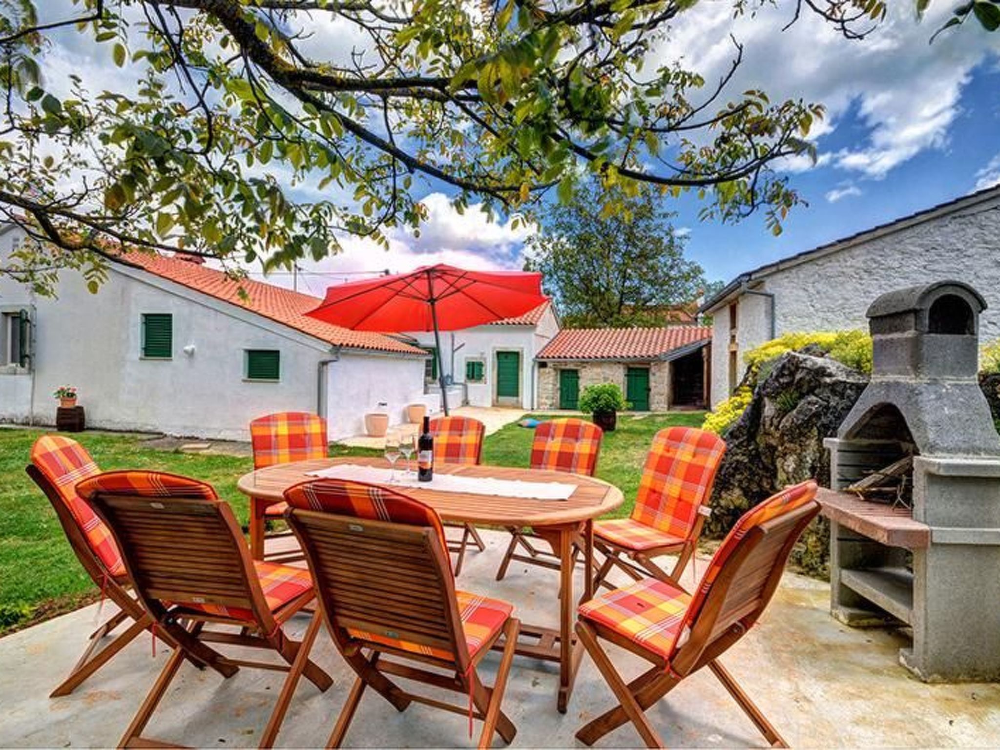 Romantische Villa mit weitläufigem Garten-Dedans