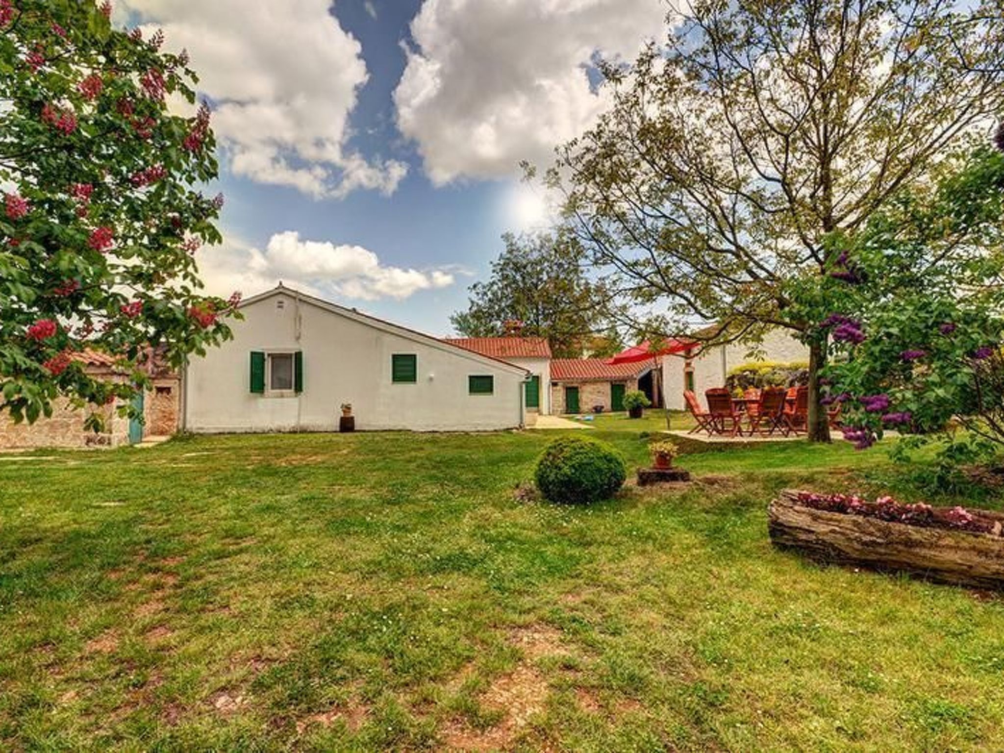 Romantische Villa mit weitläufigem Garten-Dedans