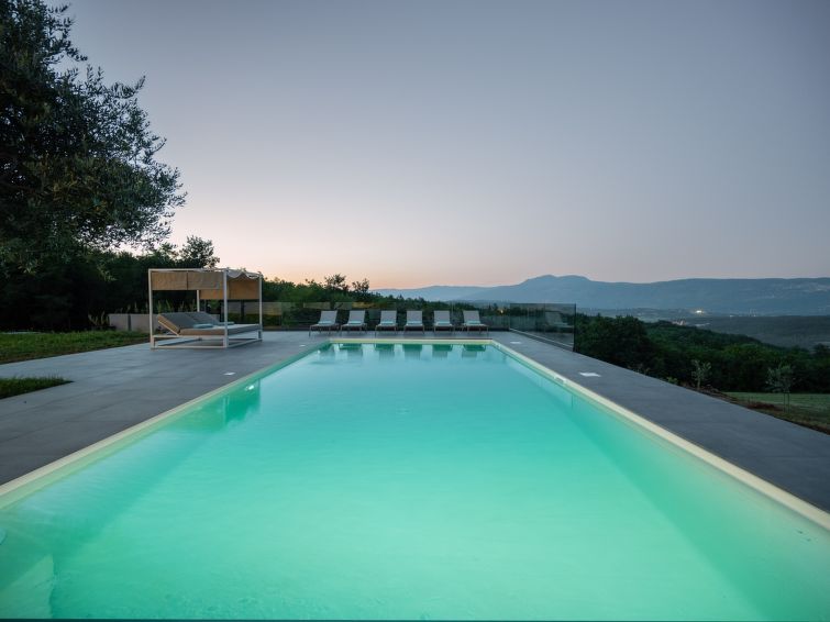 Whirlpool & luxe in Pićan: ruim vakantiehuis voor 10 personen in Pićan