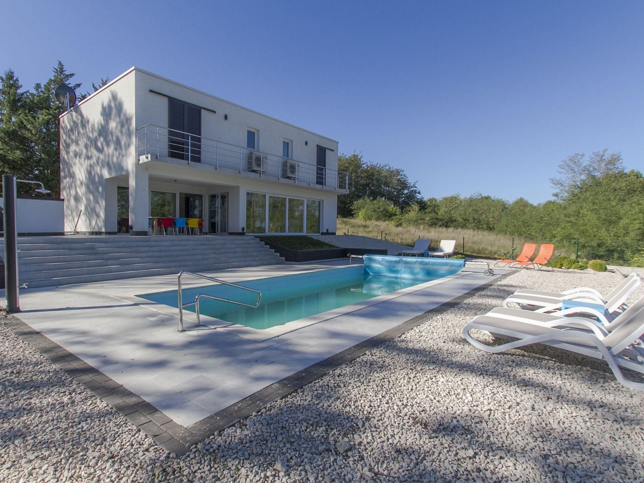 Villa mit Pool-Dedans