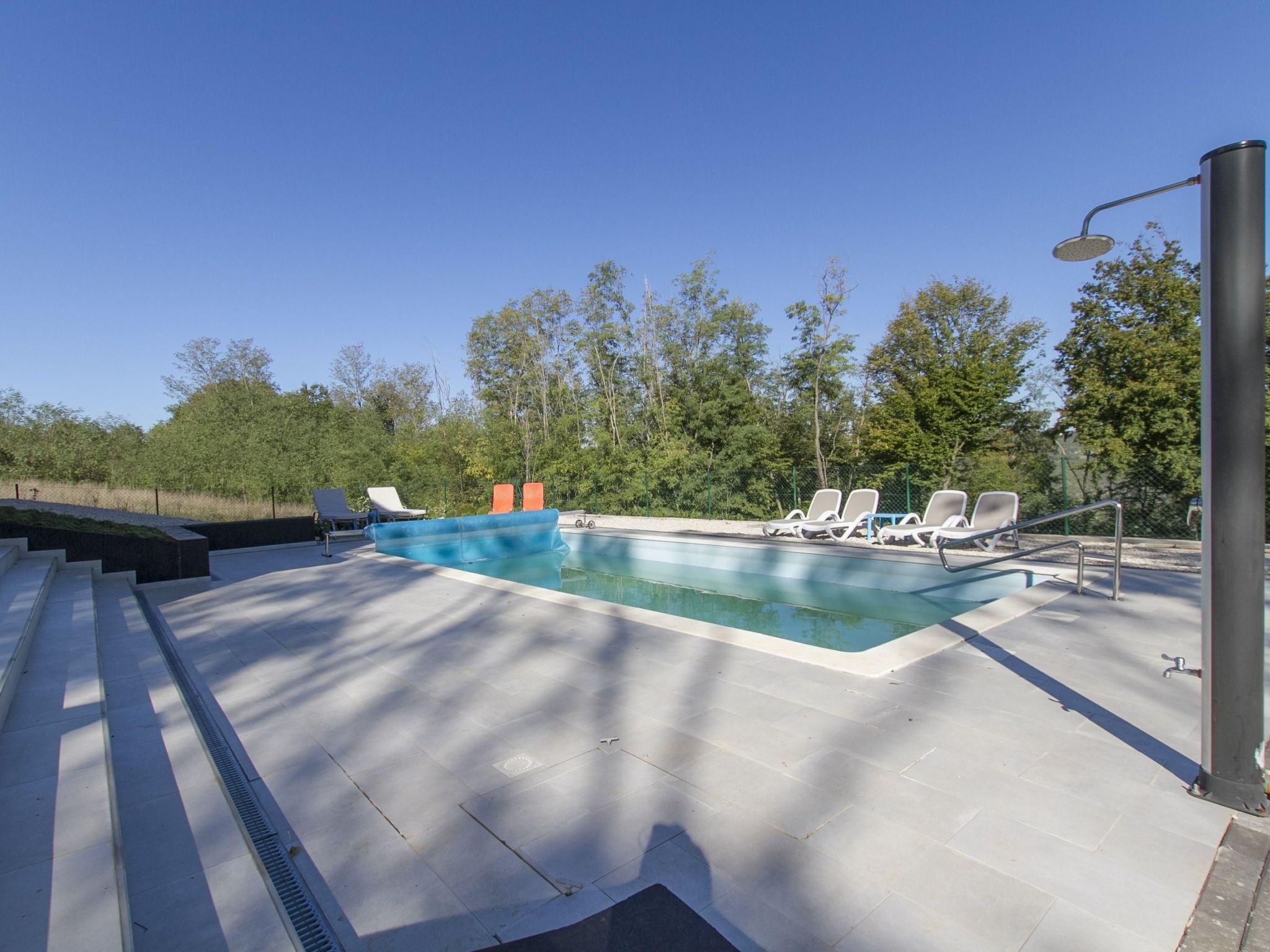 Villa mit Pool-Dedans