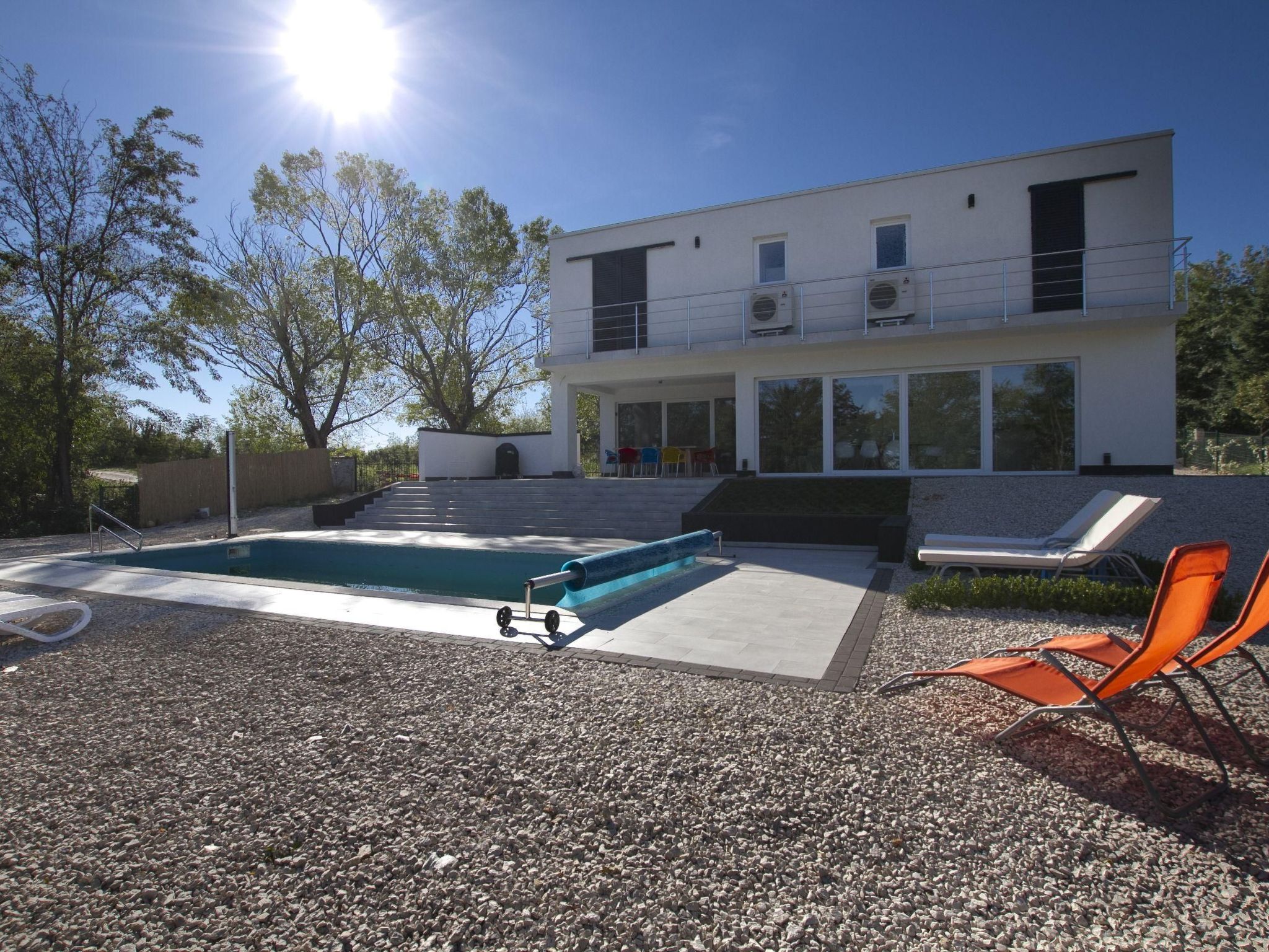 Villa mit Pool-Dedans