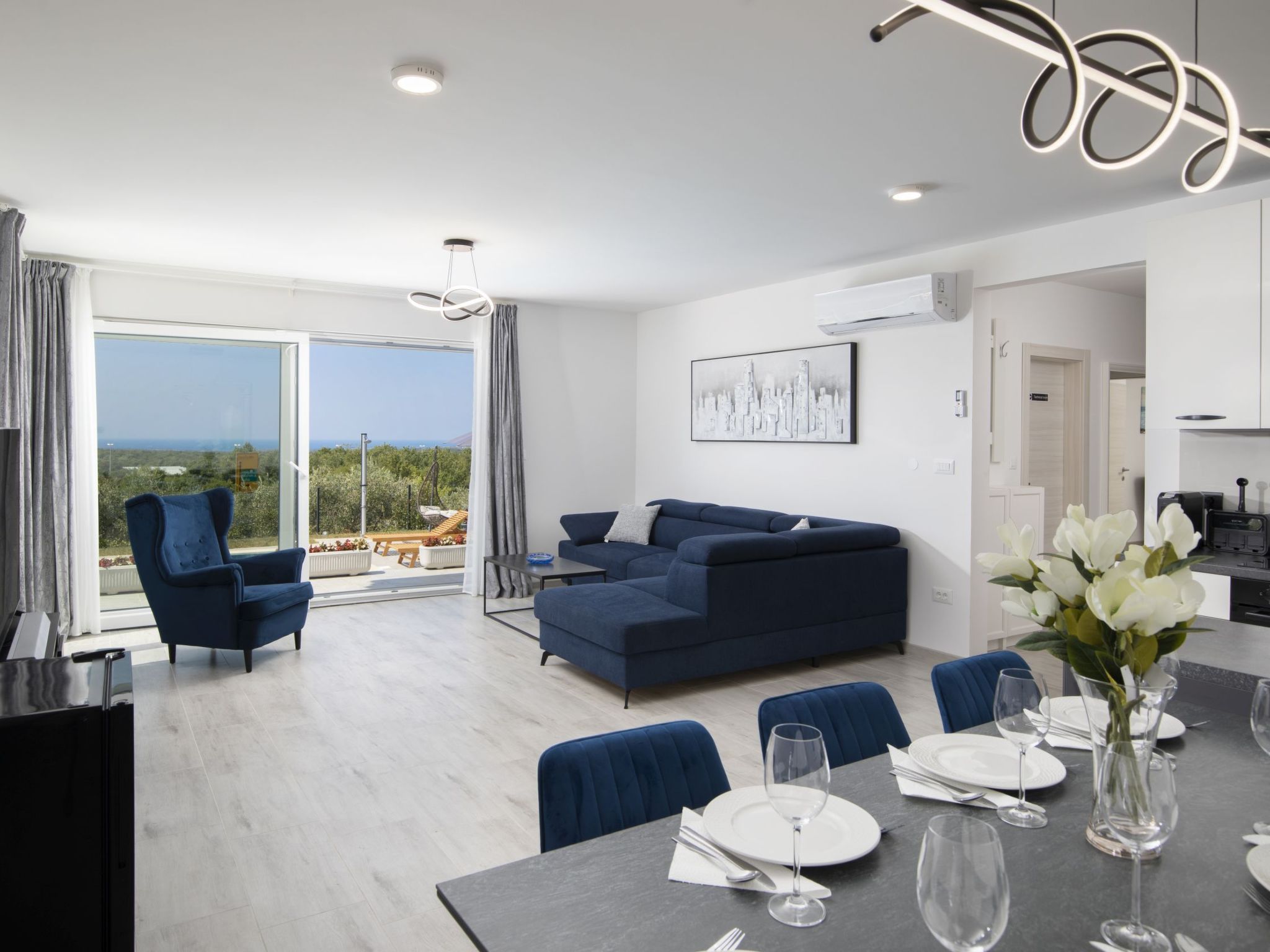 Villa Euphoria mit Pool, Sauna und Whirlpool-Binnen