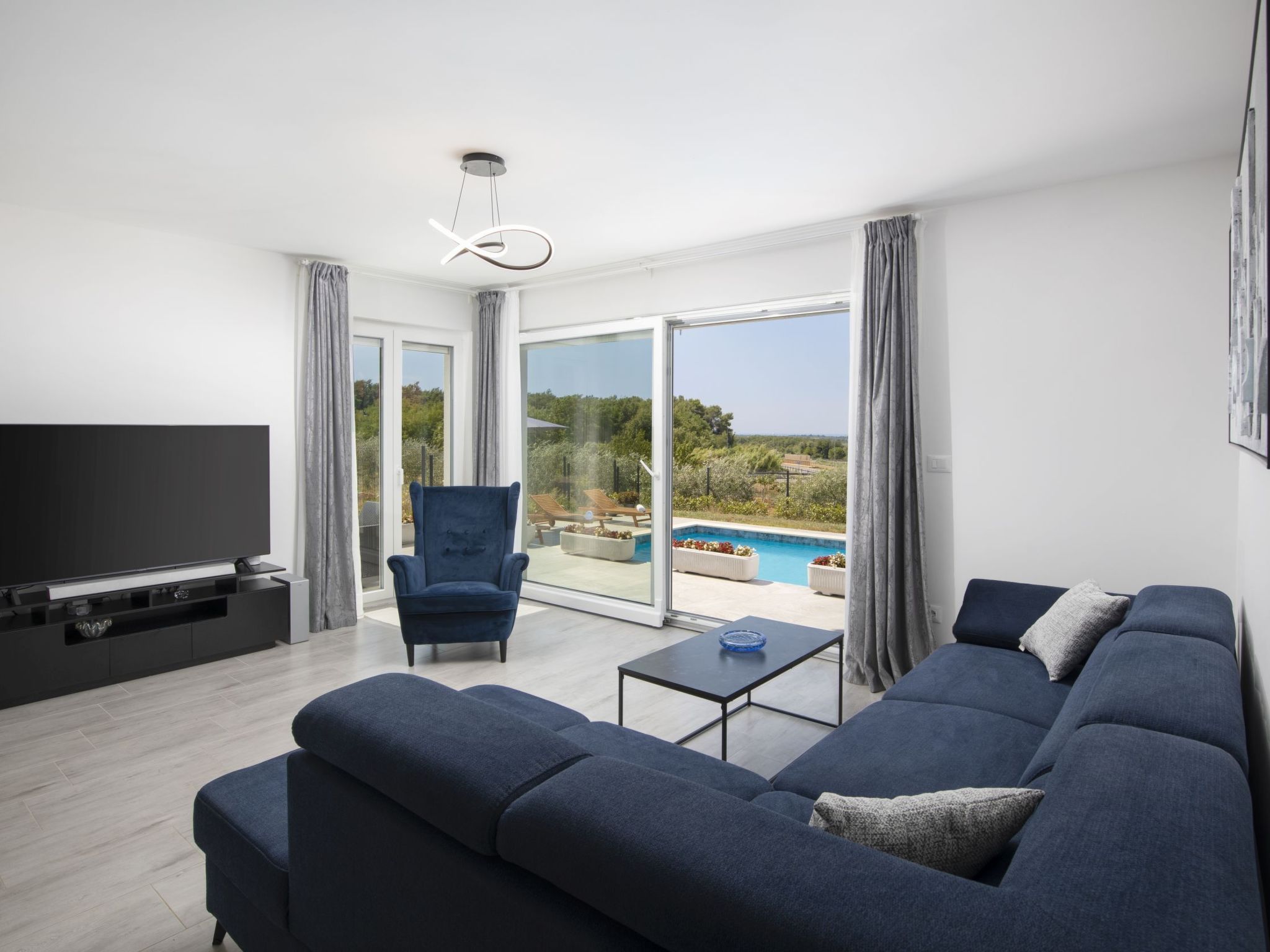 Villa Euphoria mit Pool, Sauna und Whirlpool-Binnen