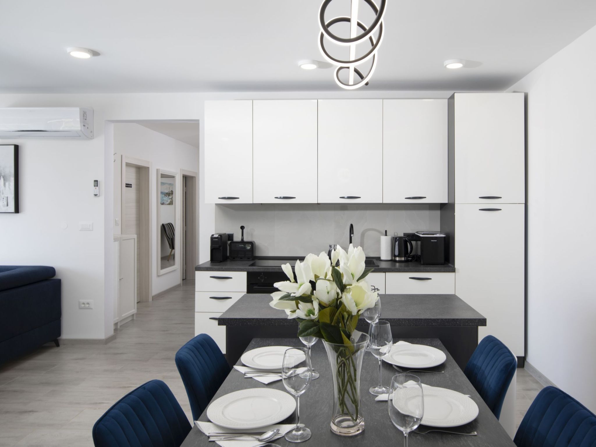 Villa Euphoria mit Pool, Sauna und Whirlpool-Binnen