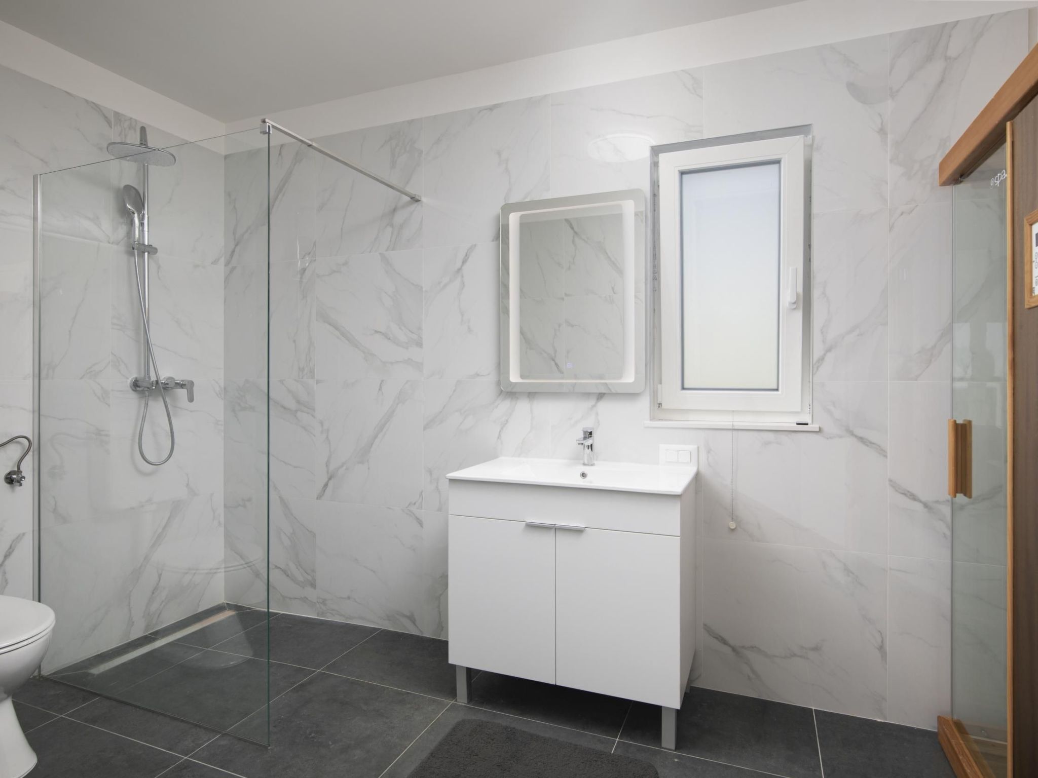 Villa Euphoria mit Pool, Sauna und Whirlpool-Binnen