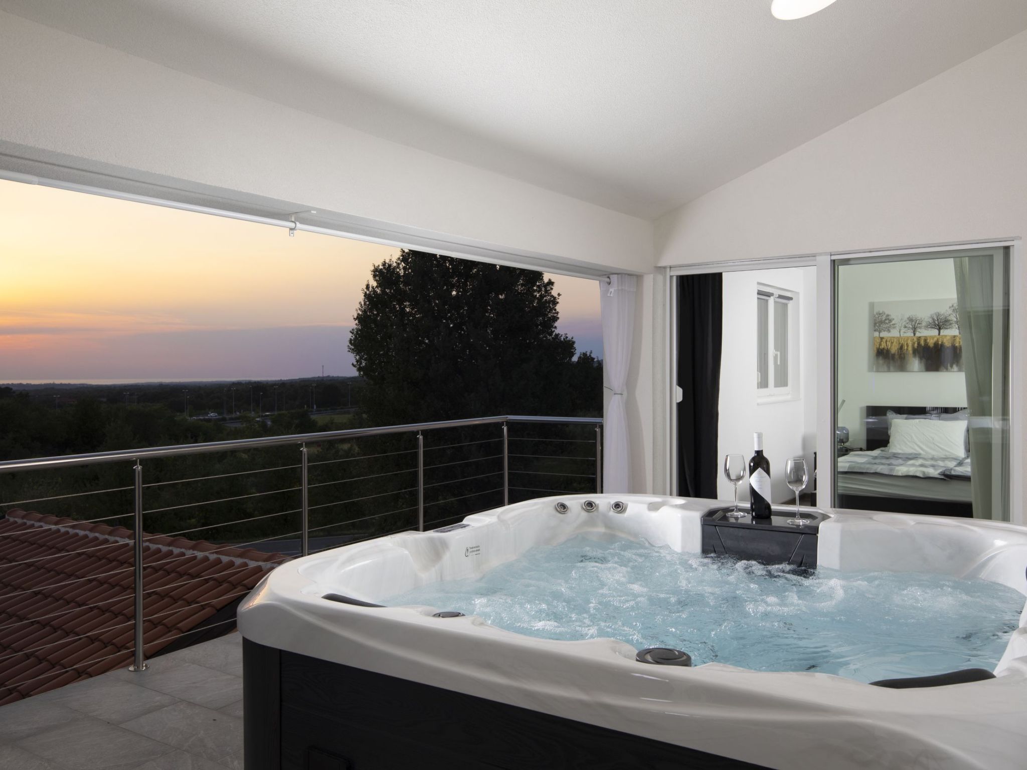 Villa Euphoria mit Pool, Sauna und Whirlpool-Binnen