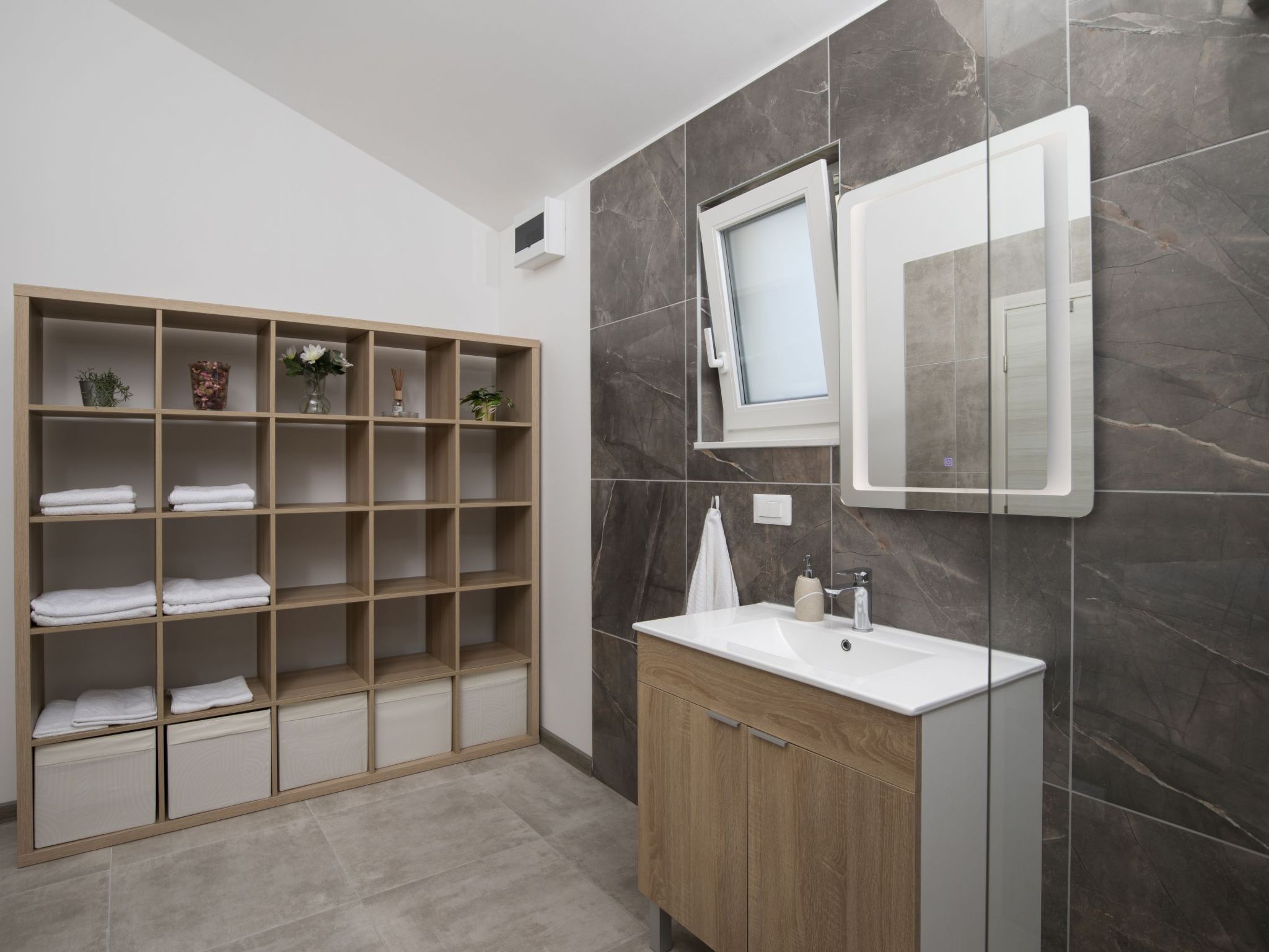 Villa Euphoria mit Pool, Sauna und Whirlpool-Binnen