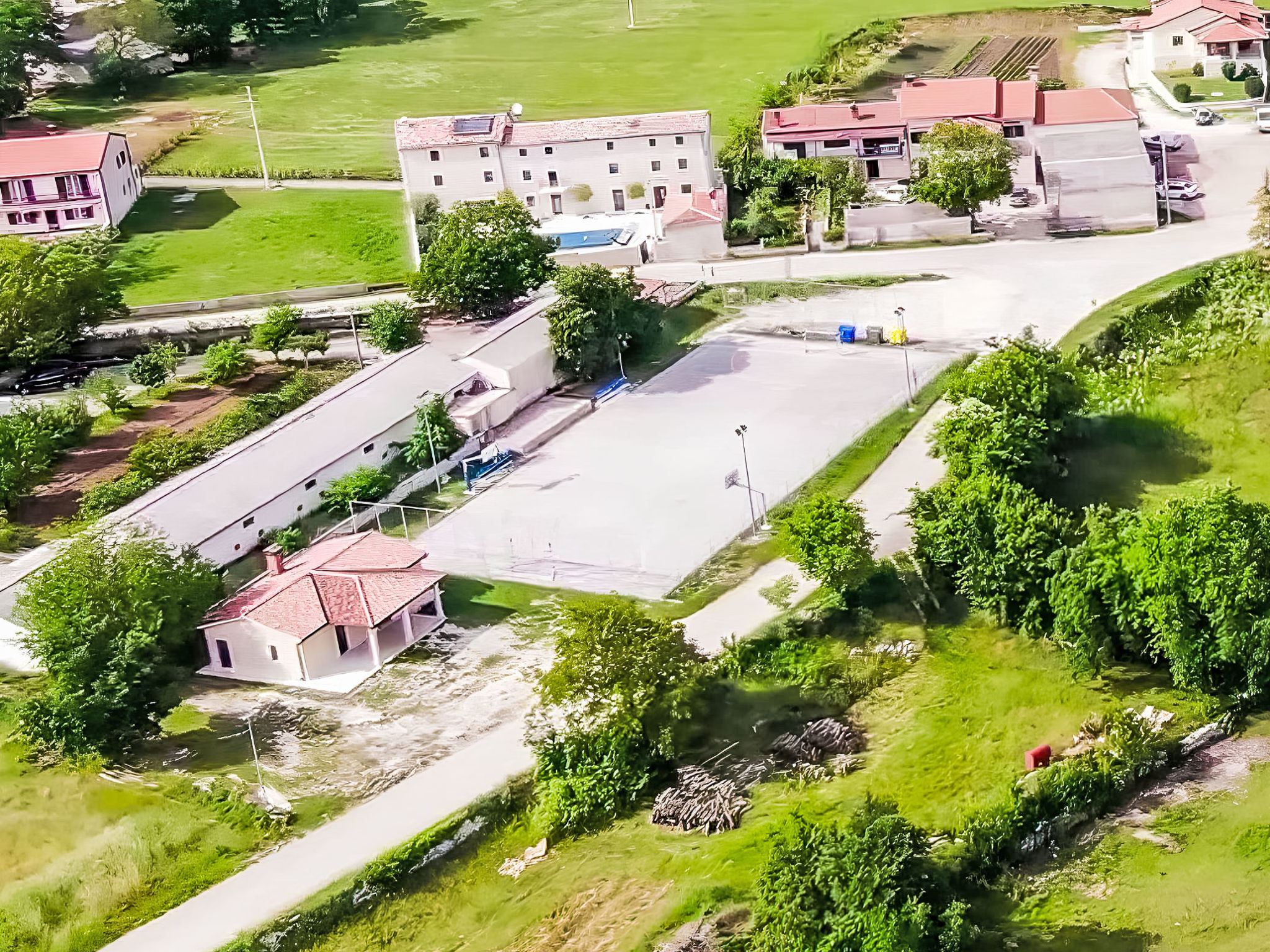 Villa Martin - Rückzugsort auf dem Land mit Pool - Buiten