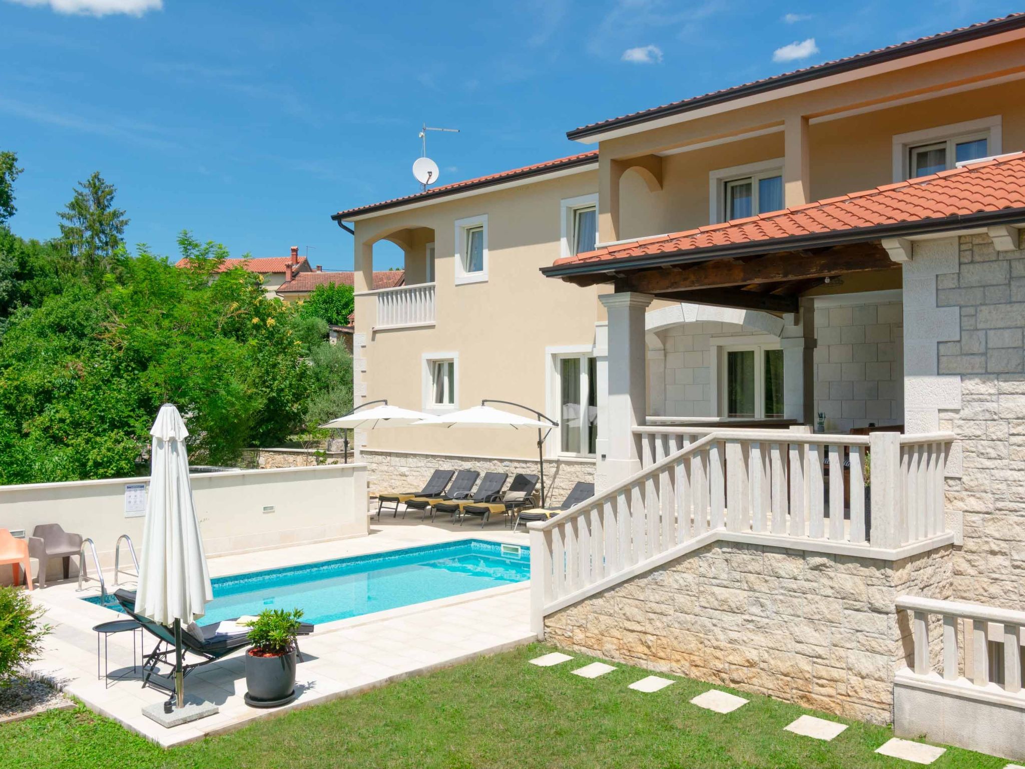 Private Villa mit Panoramablick-Dedans
