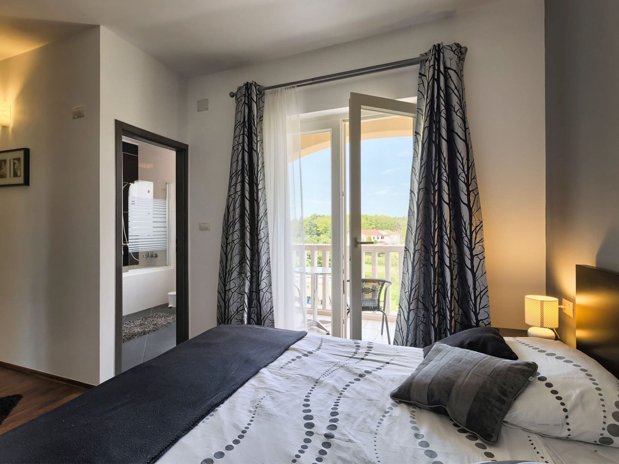 Private Villa mit Panoramablick-Dedans