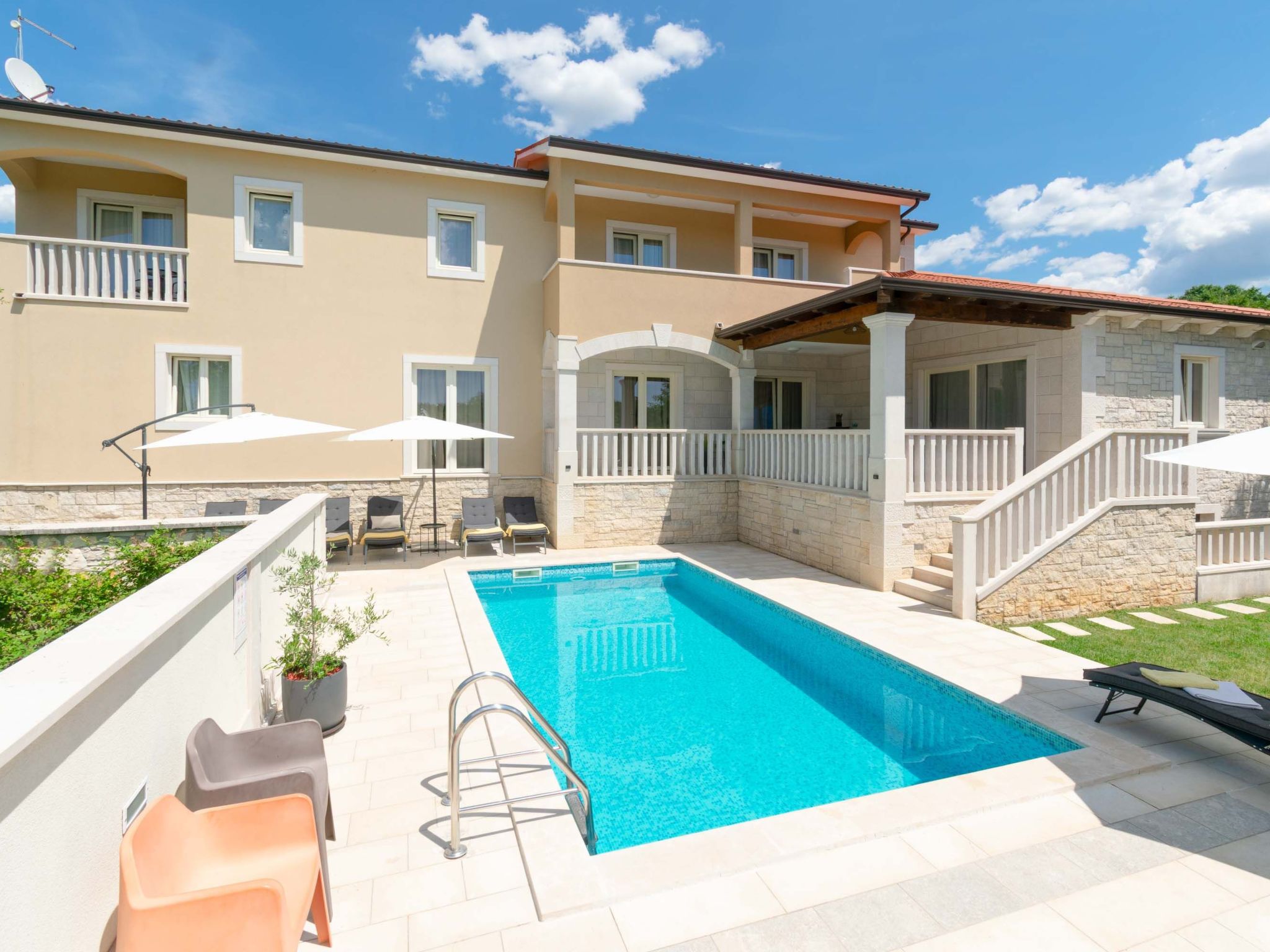 Private Villa mit Panoramablick-Dedans