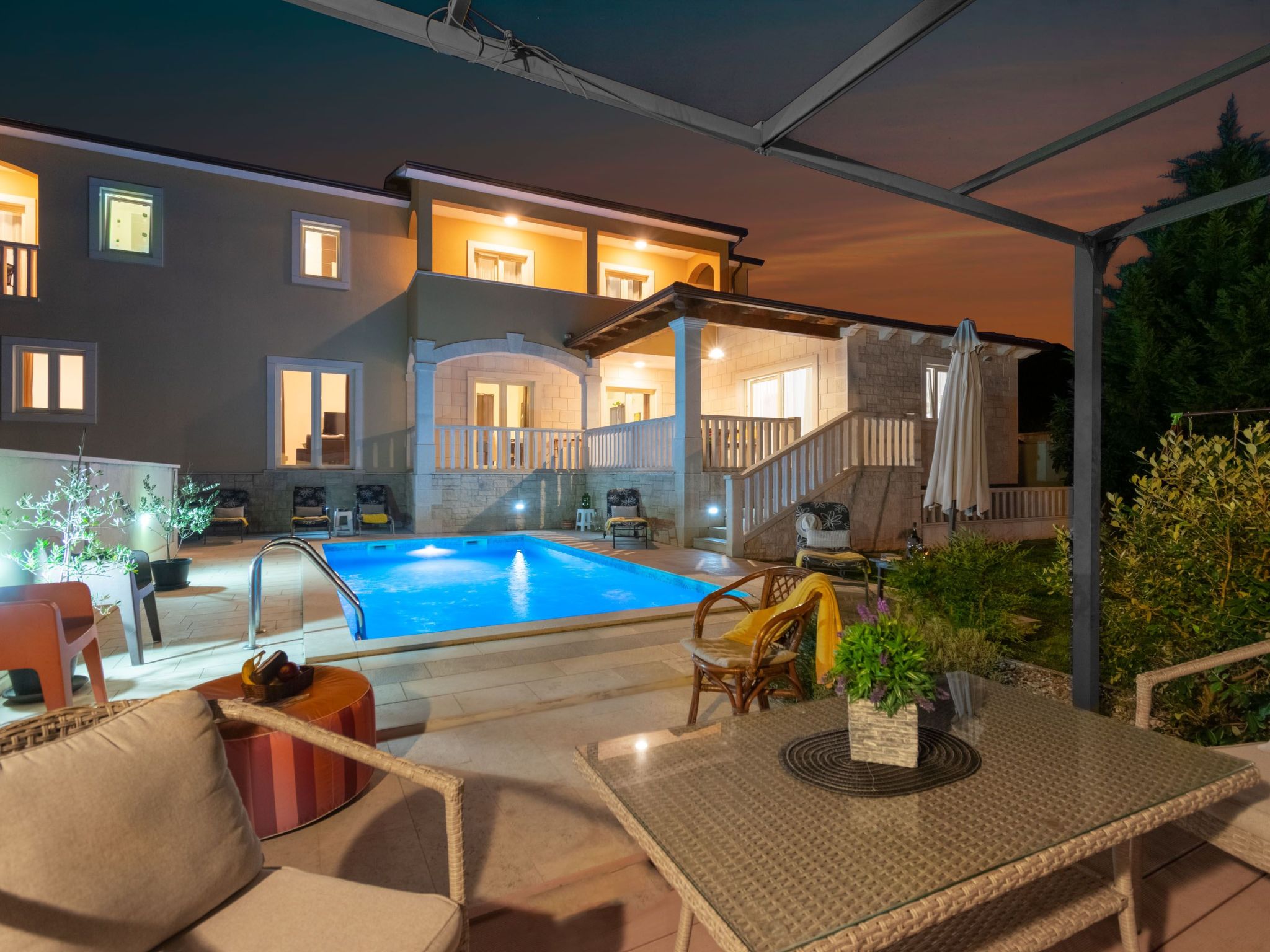 Private Villa mit Panoramablick-Dedans