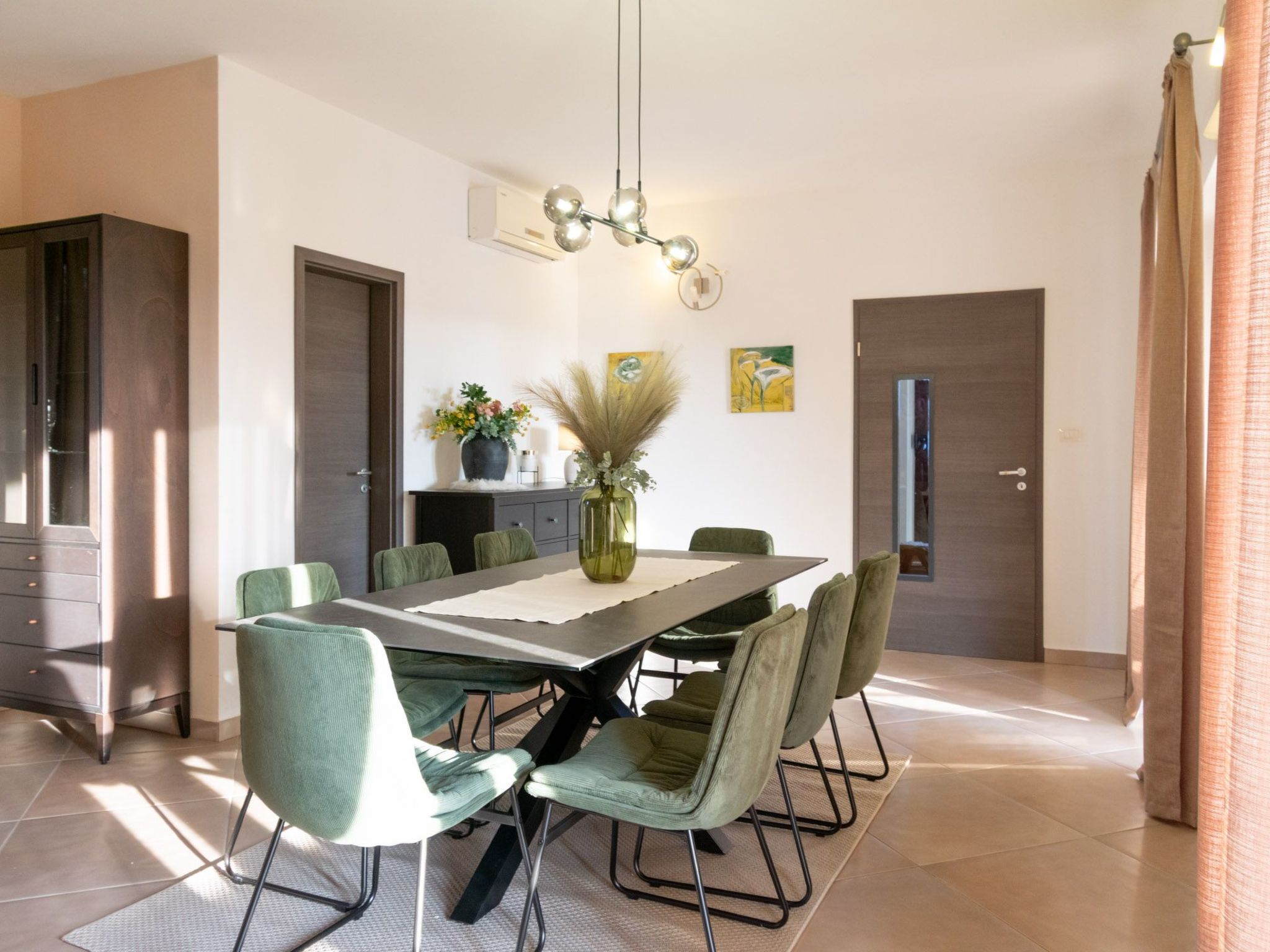 Private Villa mit Panoramablick-Dedans