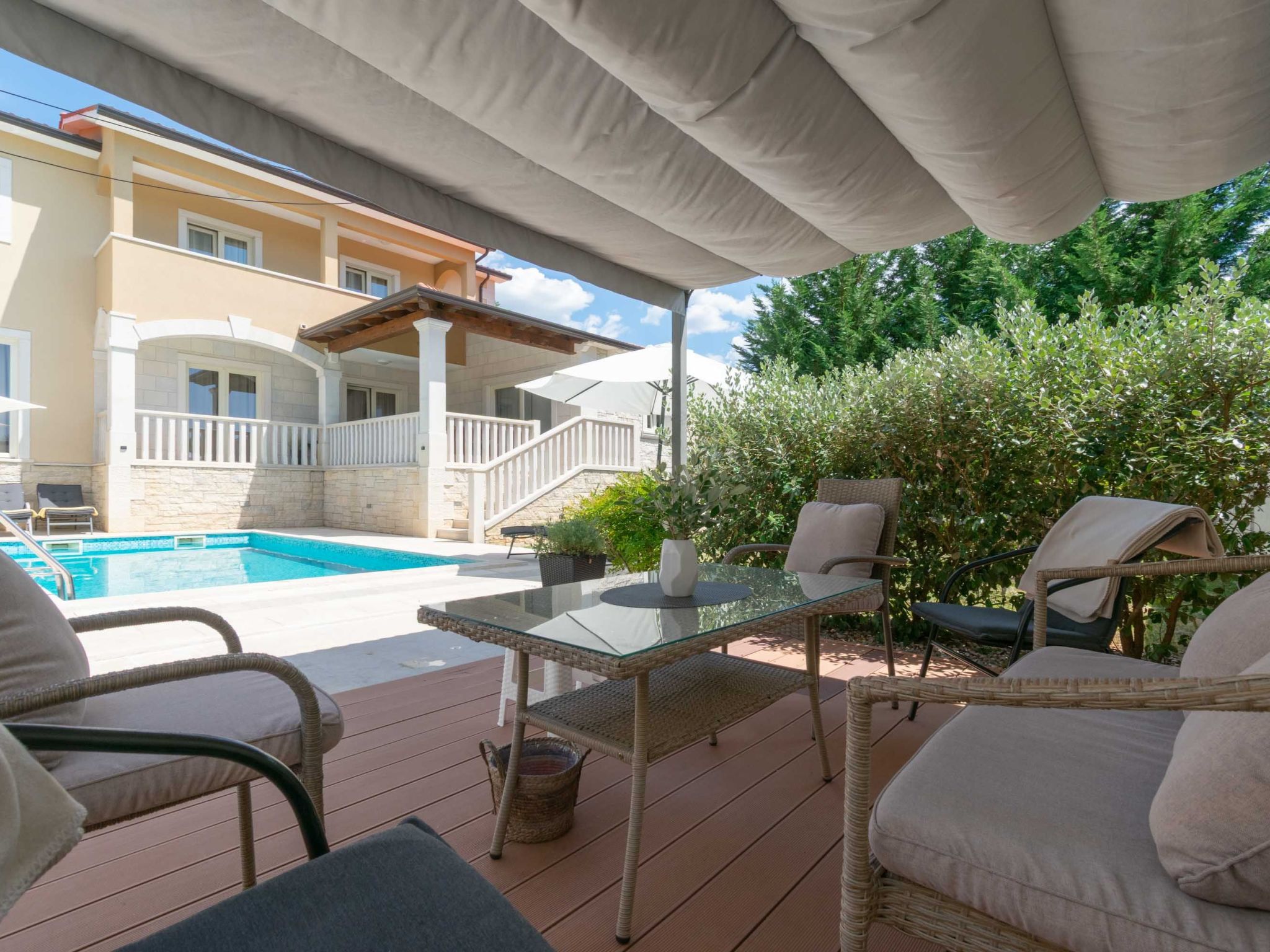 Private Villa mit Panoramablick-Dedans