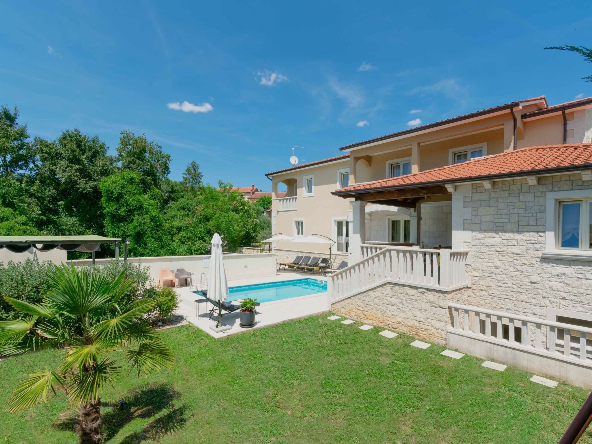 Private Villa mit Panoramablick-Dedans