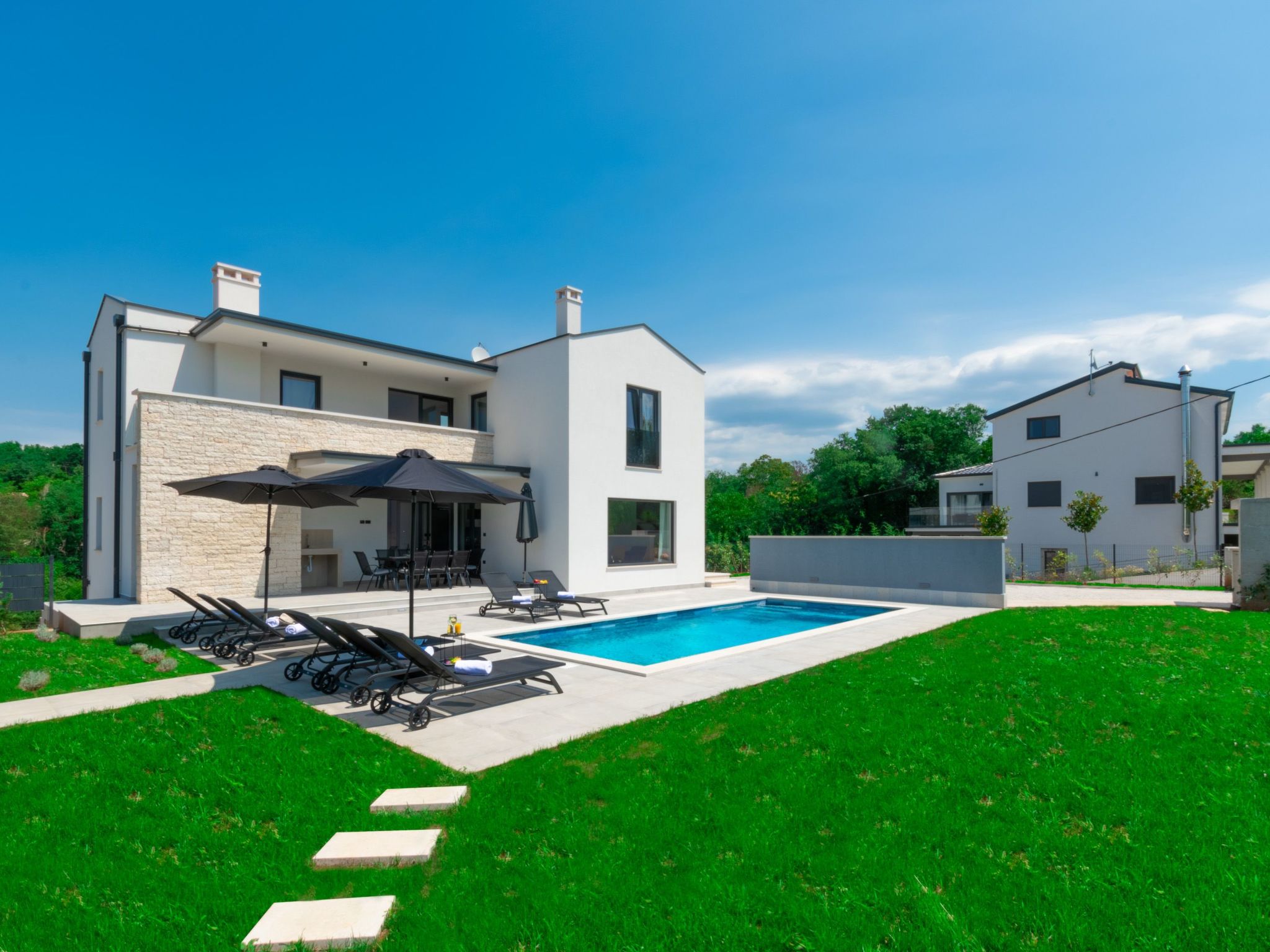 Modern 300m² Villa - King Beds and Leisure Zone-Binnen