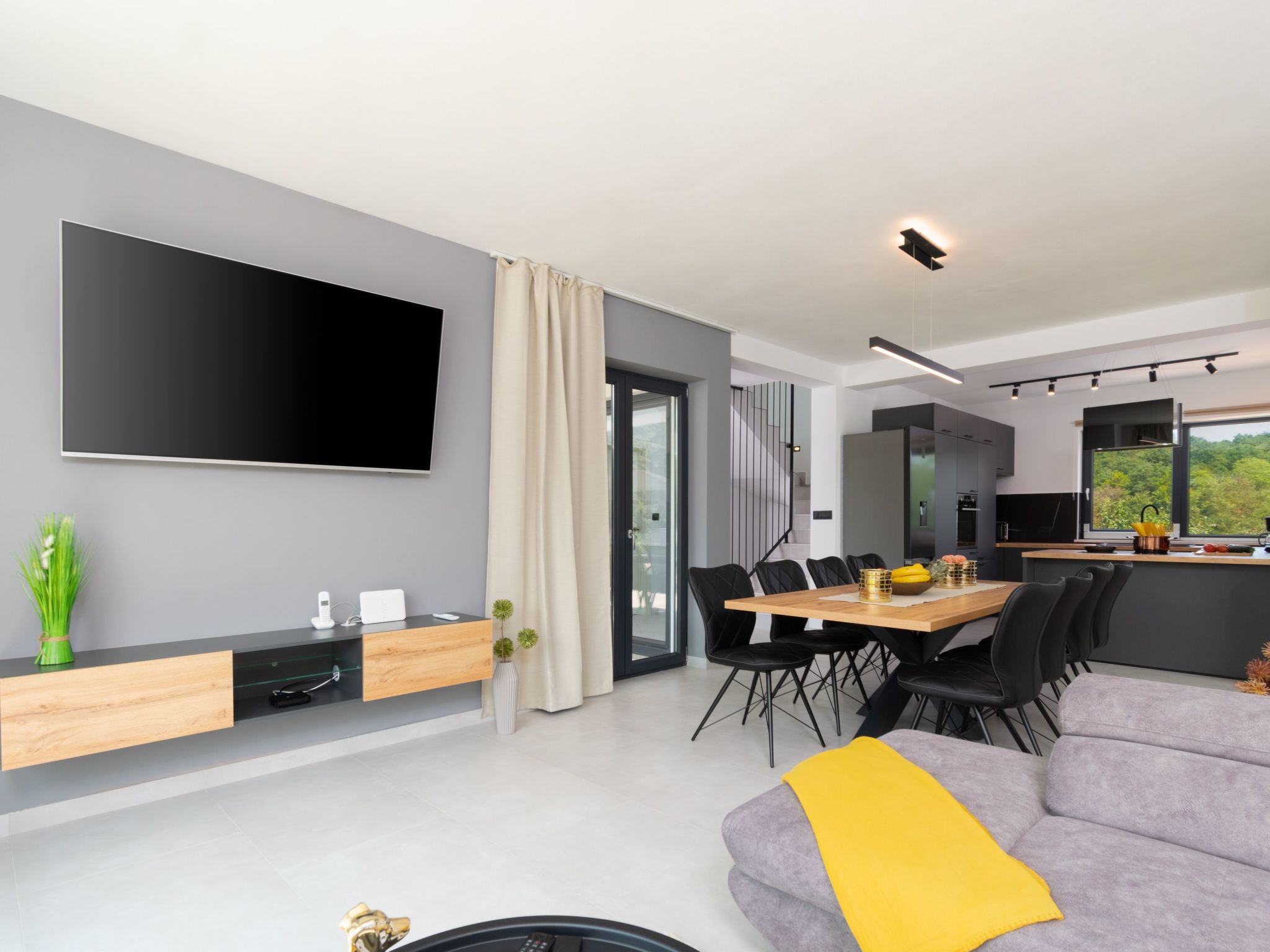 Modern 300m² Villa - King Beds and Leisure Zone-Binnen