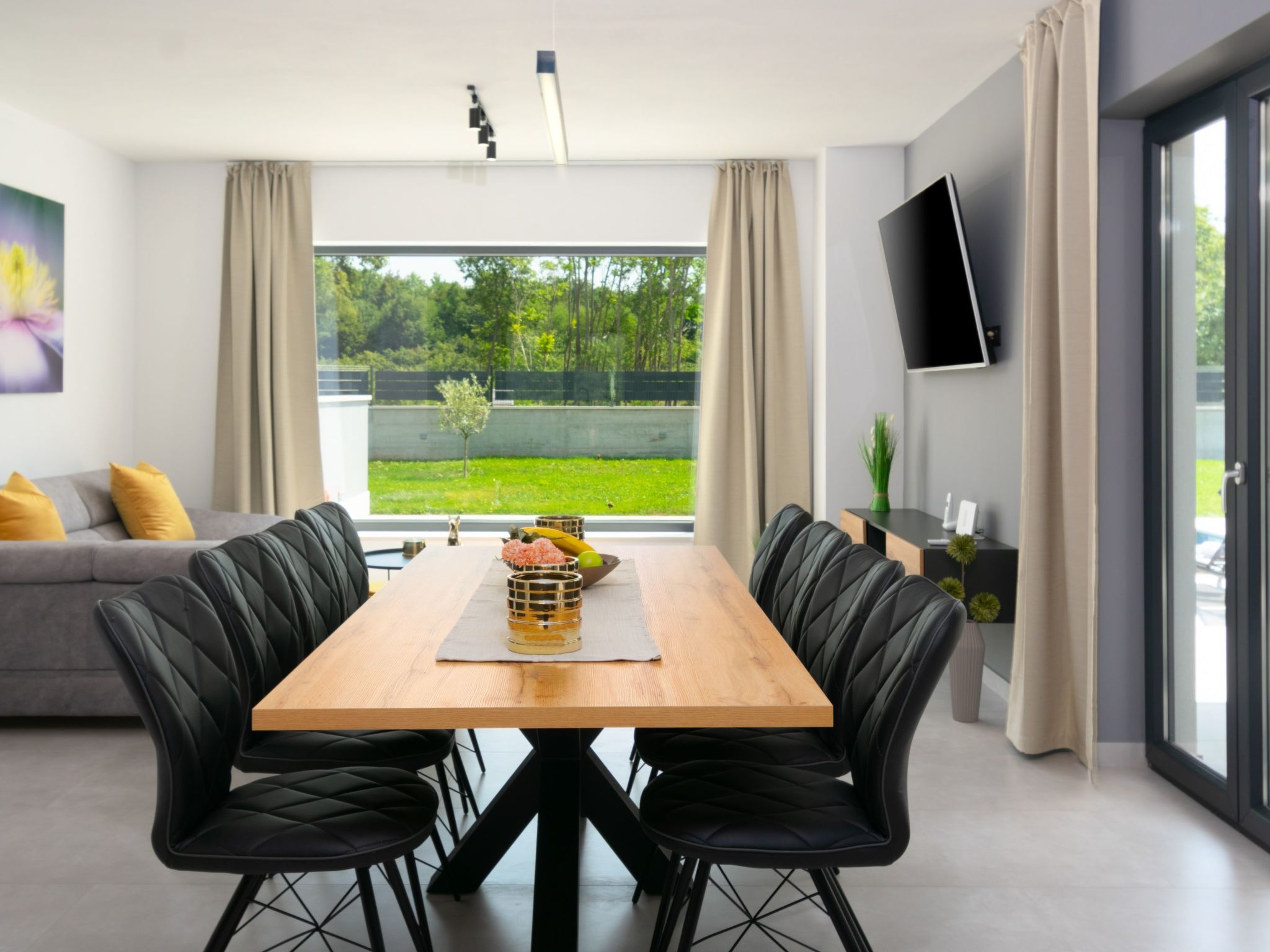 Modern 300m² Villa - King Beds and Leisure Zone-Binnen