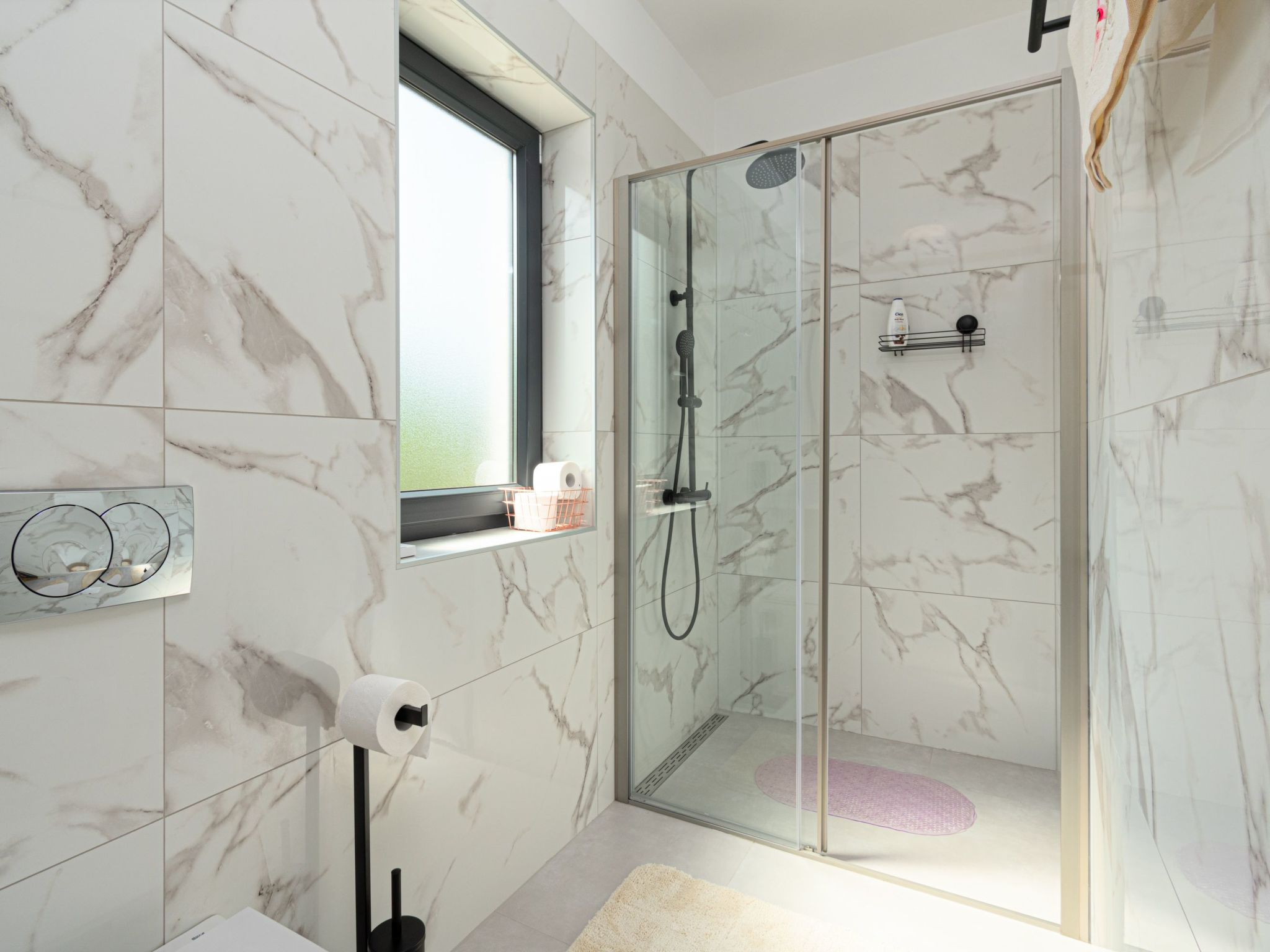 Modern 300m² Villa - King Beds and Leisure Zone-Binnen