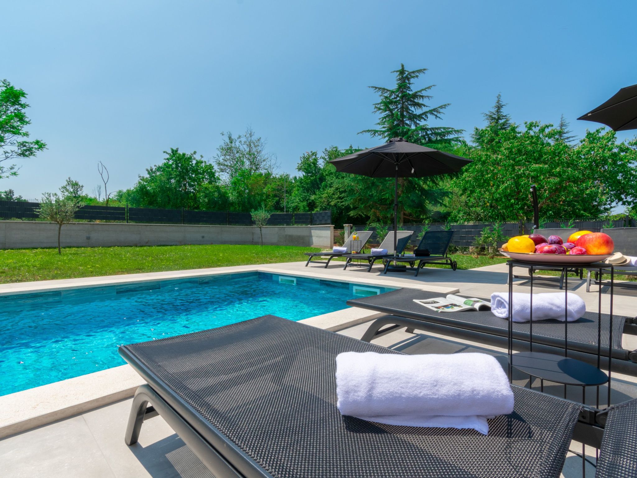 Modern 300m² Villa - King Beds and Leisure Zone-Binnen