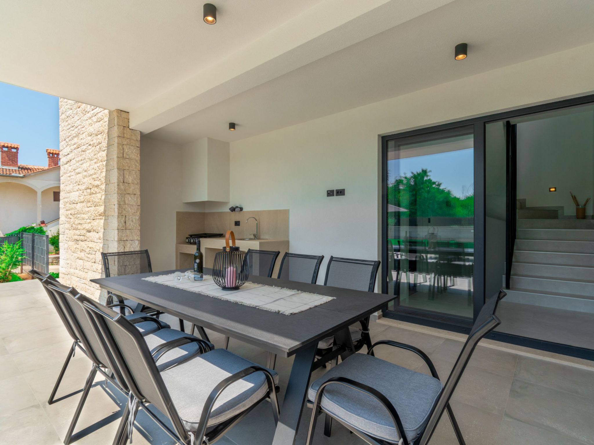 Modern 300m² Villa - King Beds and Leisure Zone-Binnen