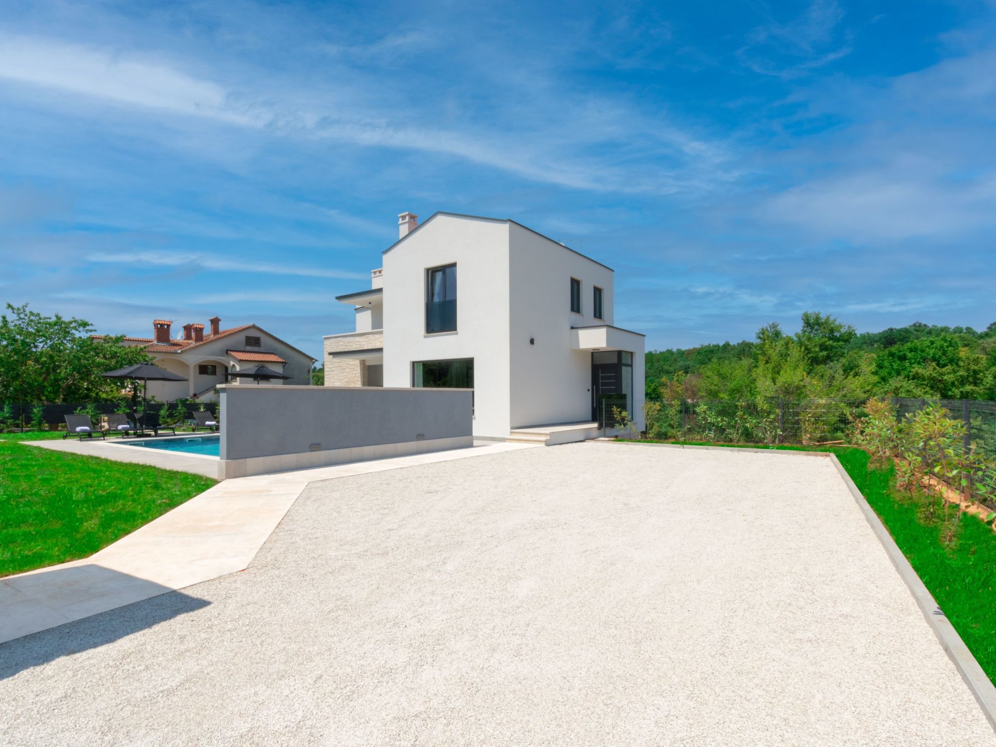 Modern 300m² Villa - King Beds and Leisure Zone-Binnen