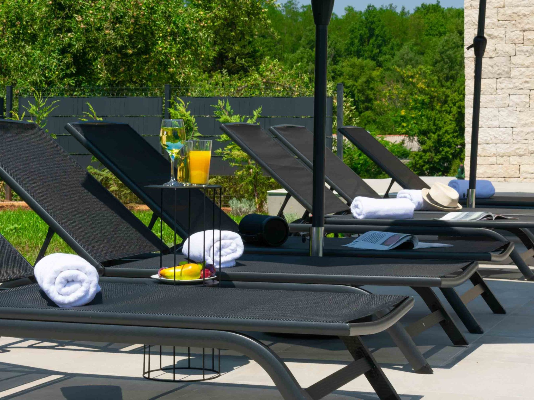 Modern 300m² Villa - King Beds and Leisure Zone-Binnen